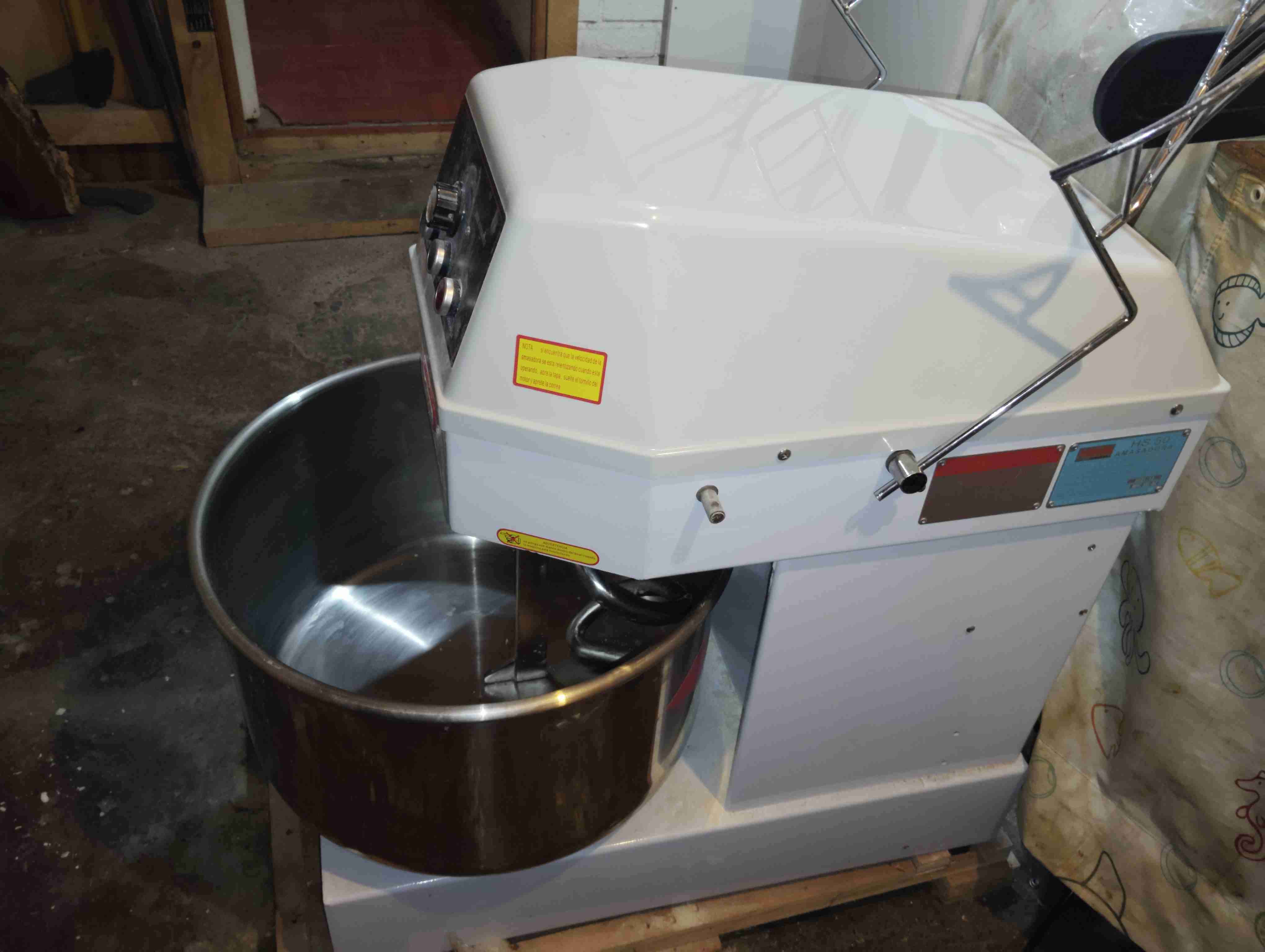 Amasadora industrial blanca - miniatura 2