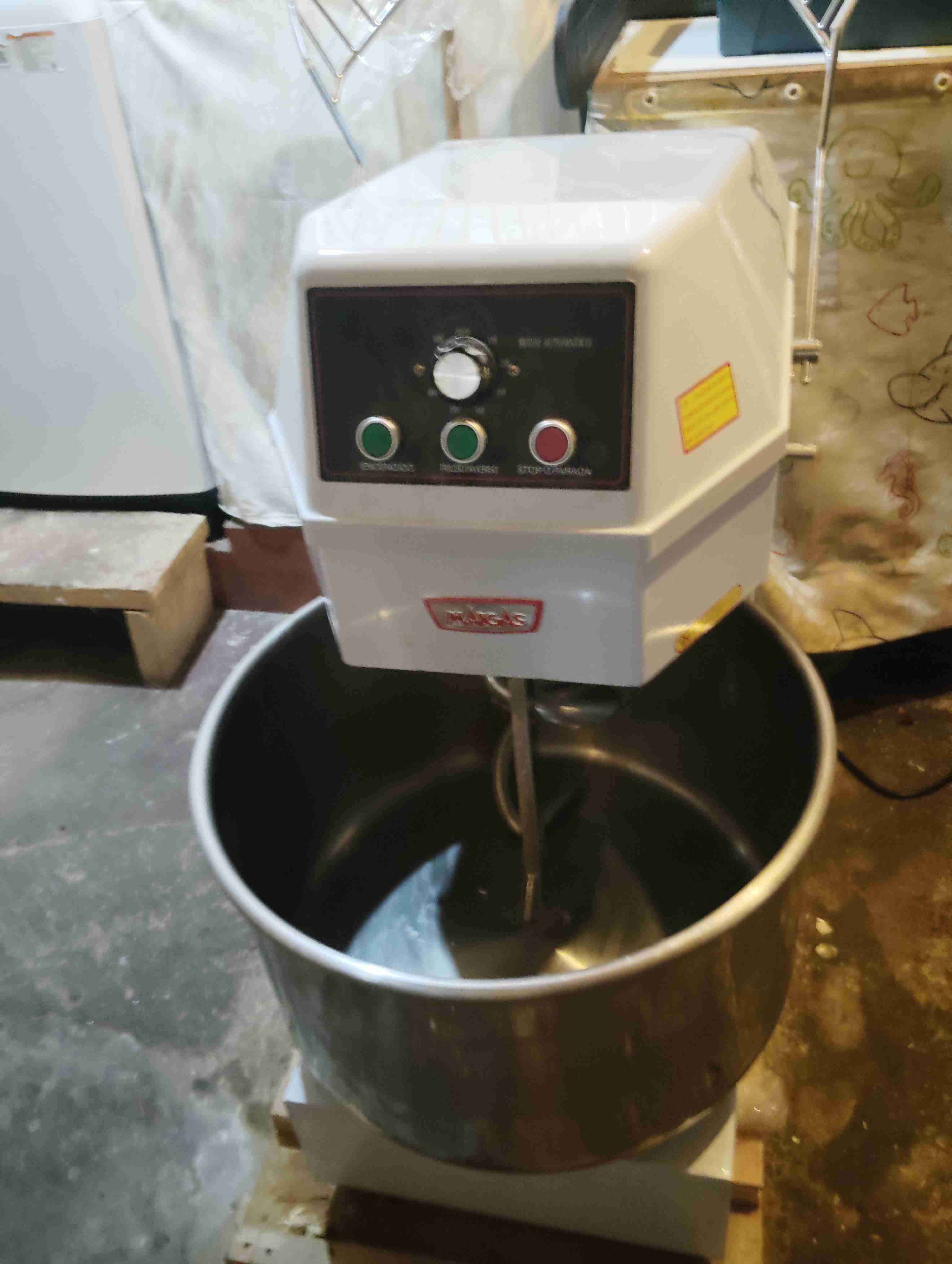 Amasadora industrial blanca - miniatura 3