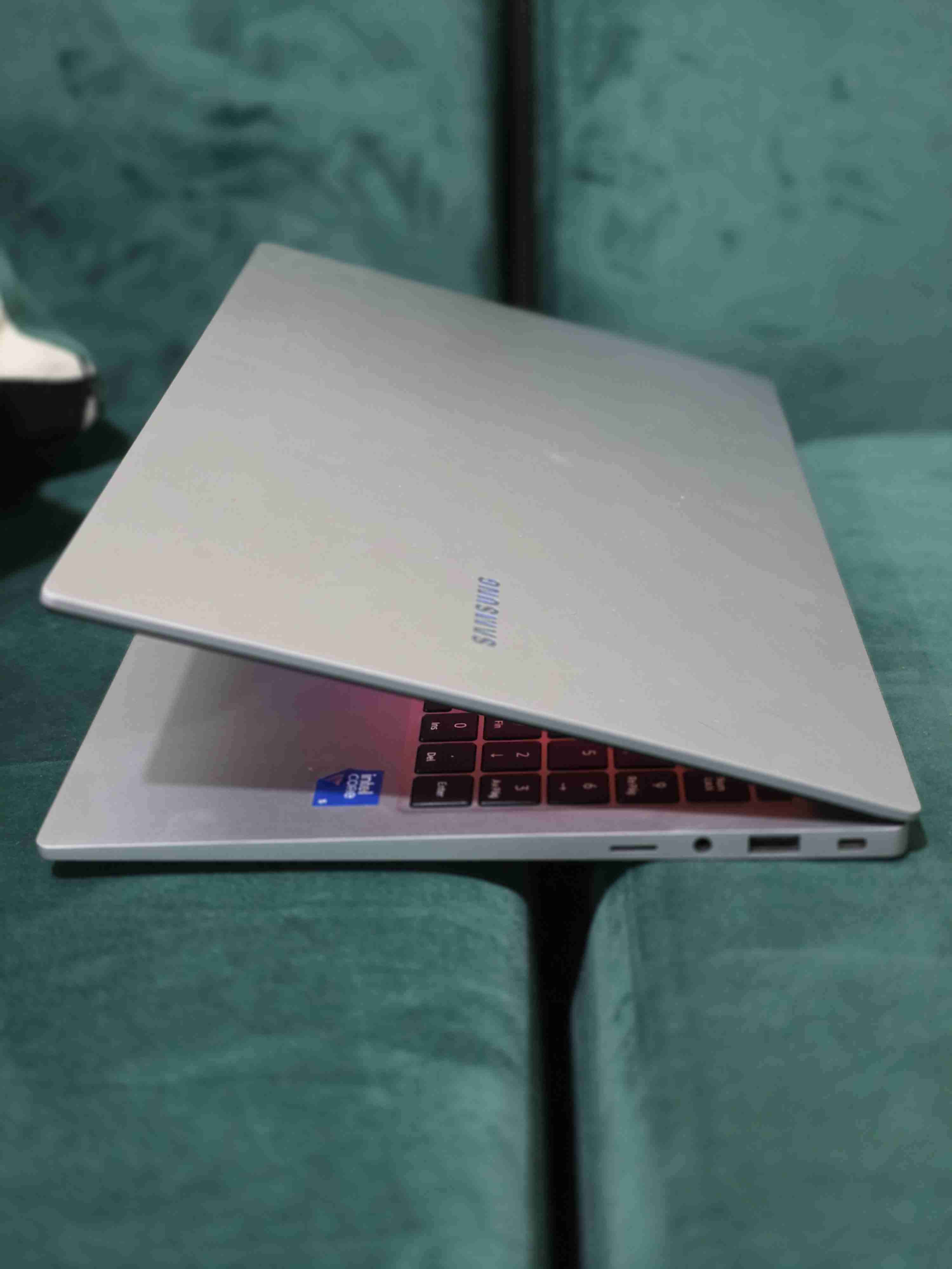 Samsung Galaxy Book 4 Intel Core i5 8GB/512GB - miniatura 4