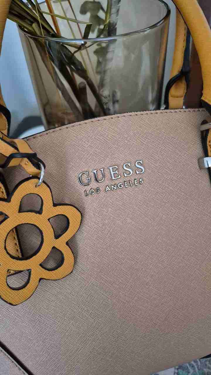 Cartera Guess beige nueva - miniatura 2