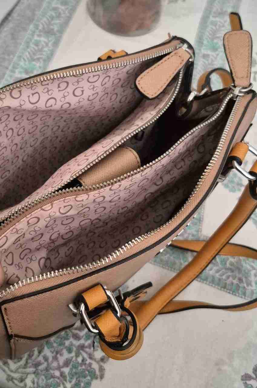 Cartera Guess beige nueva - miniatura 4