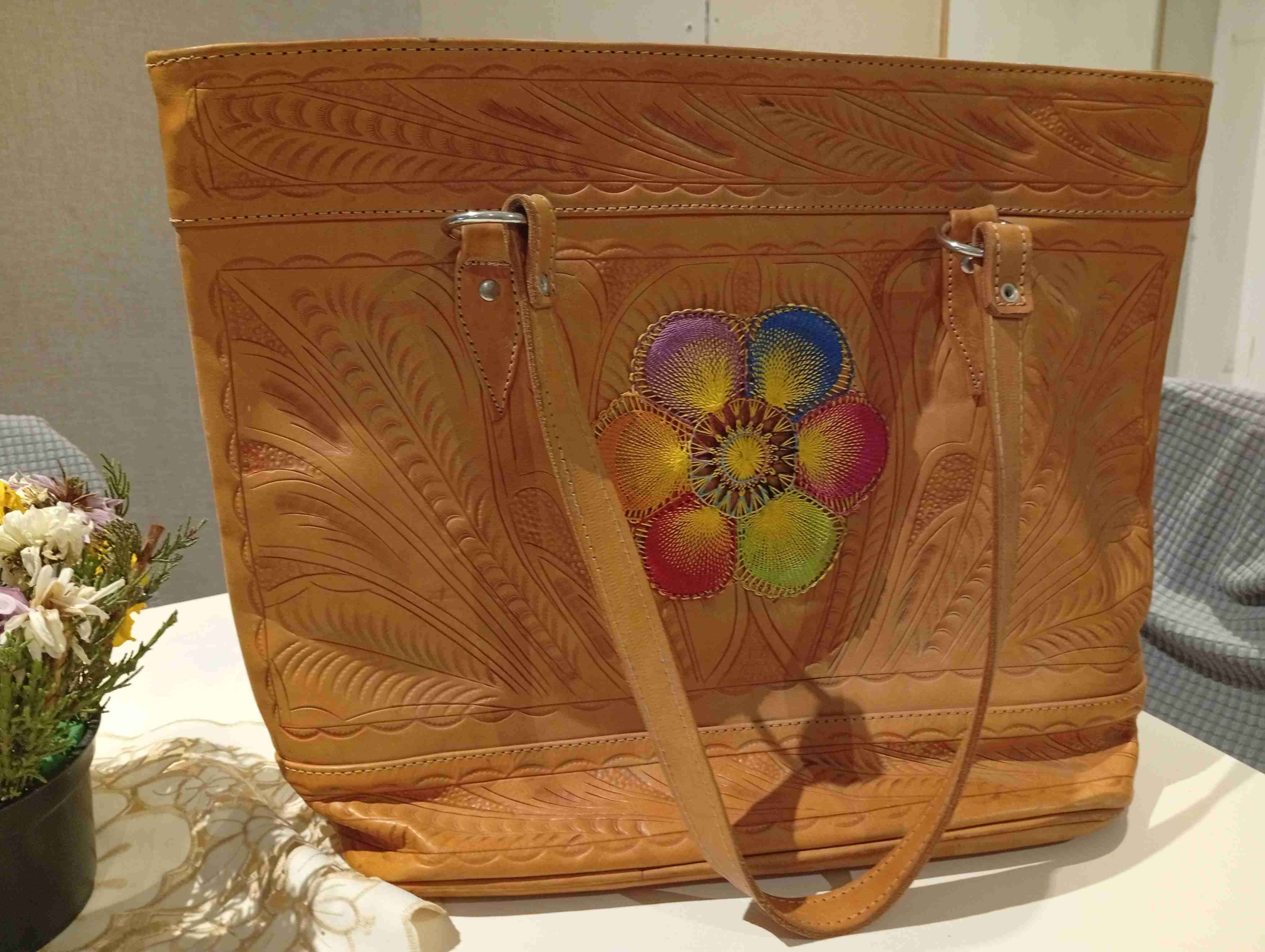 Bolso de cuero artesanal - miniatura 1