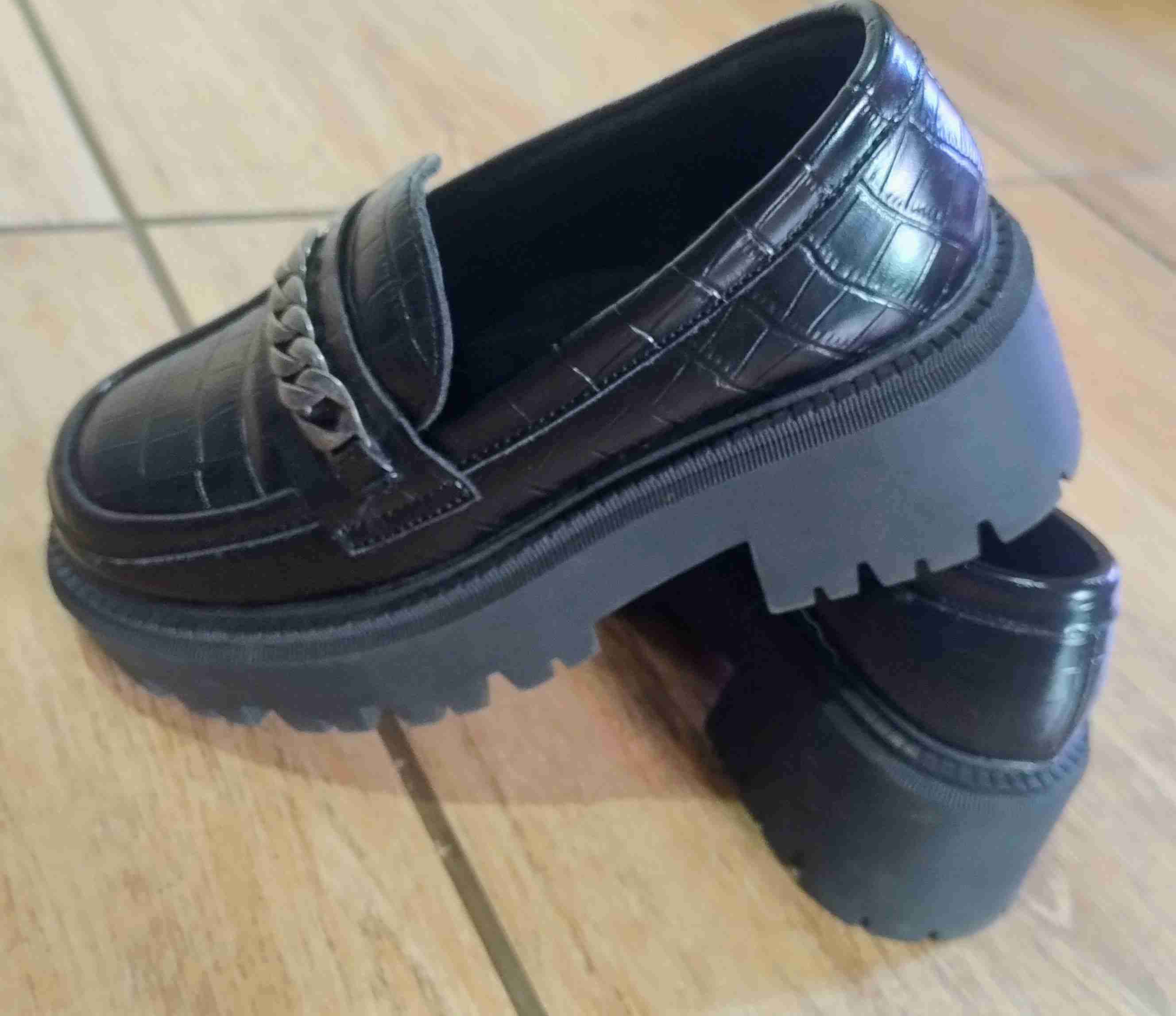 Zapatos mocasines negros con cadena - miniatura 2