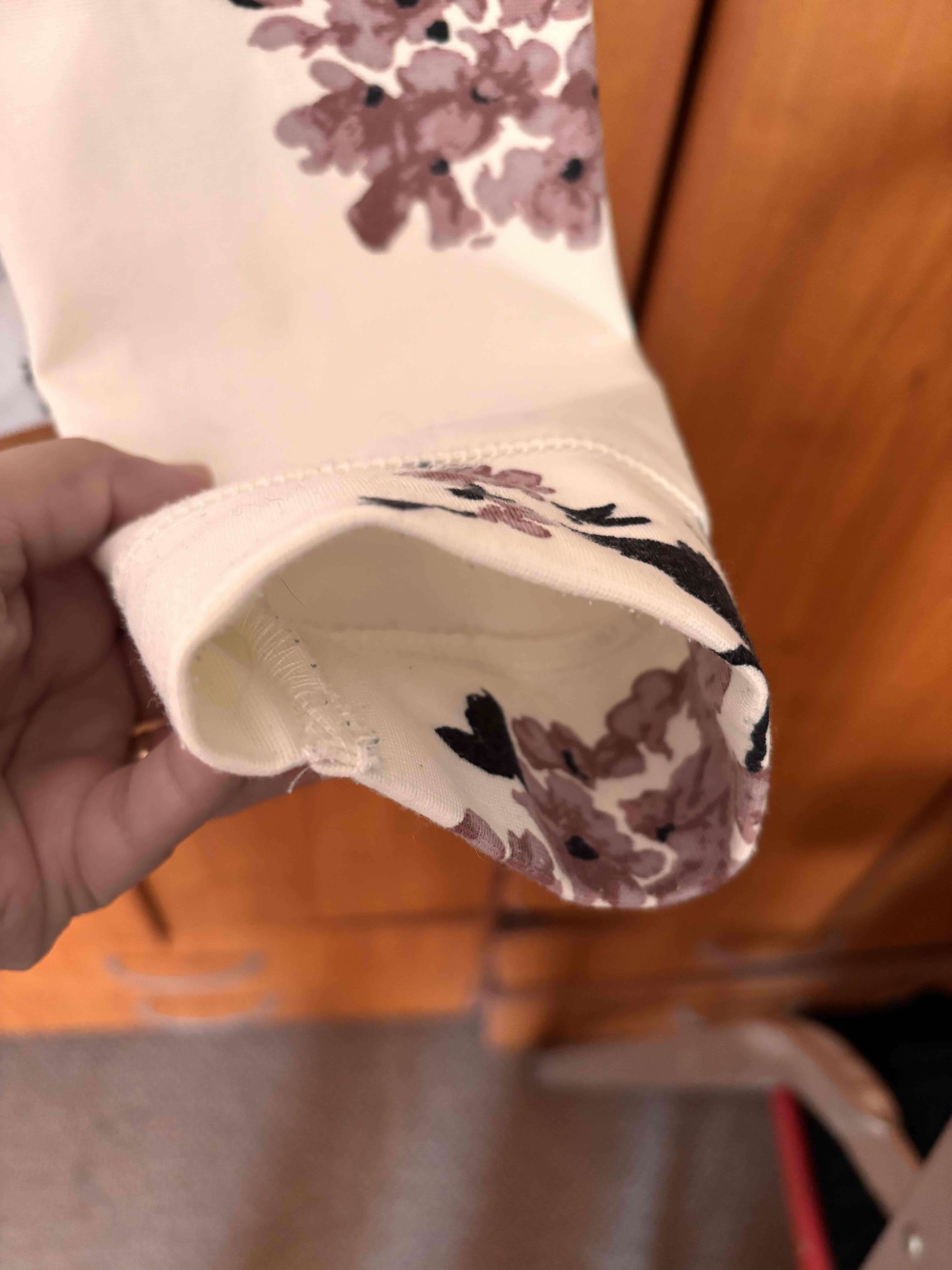 Poleron blanco con flores rosas - miniatura 3