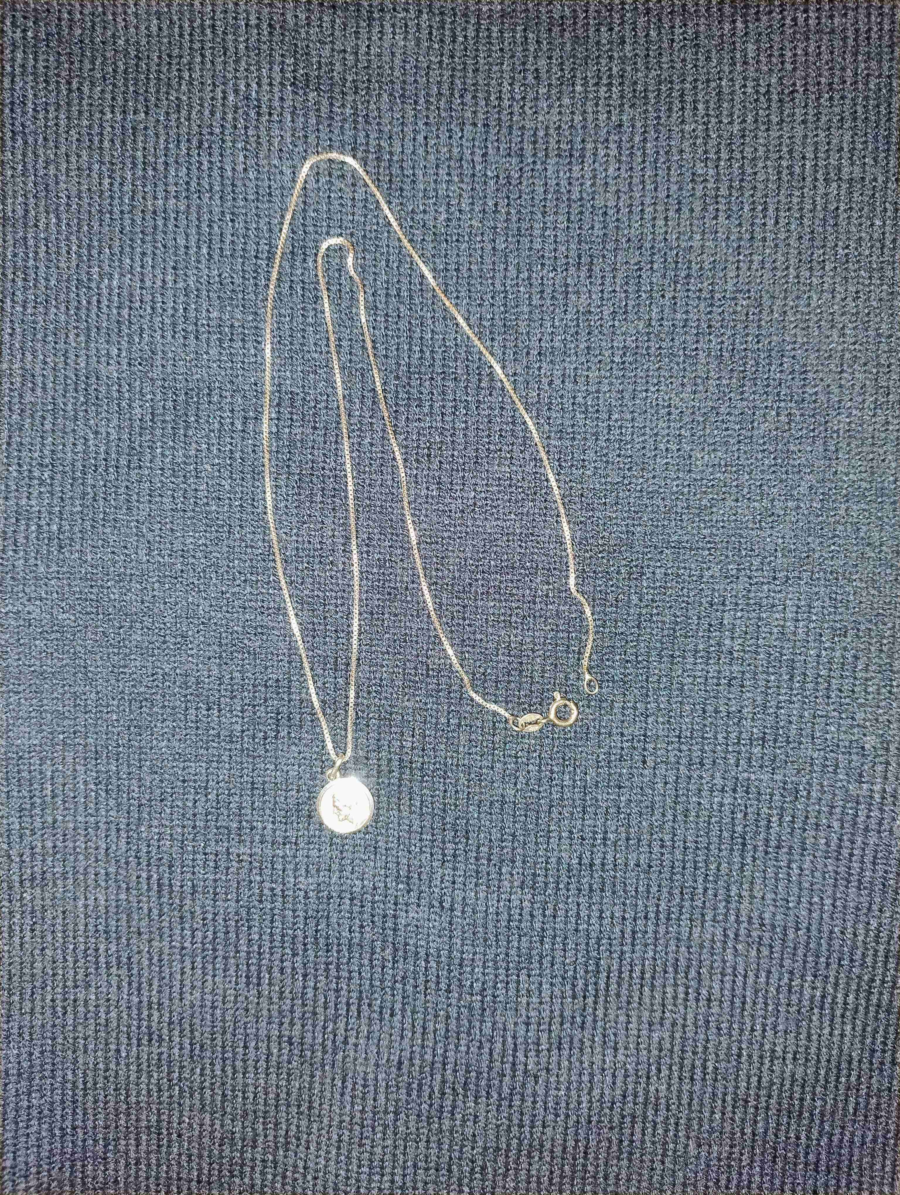 Collar con dije San Benito