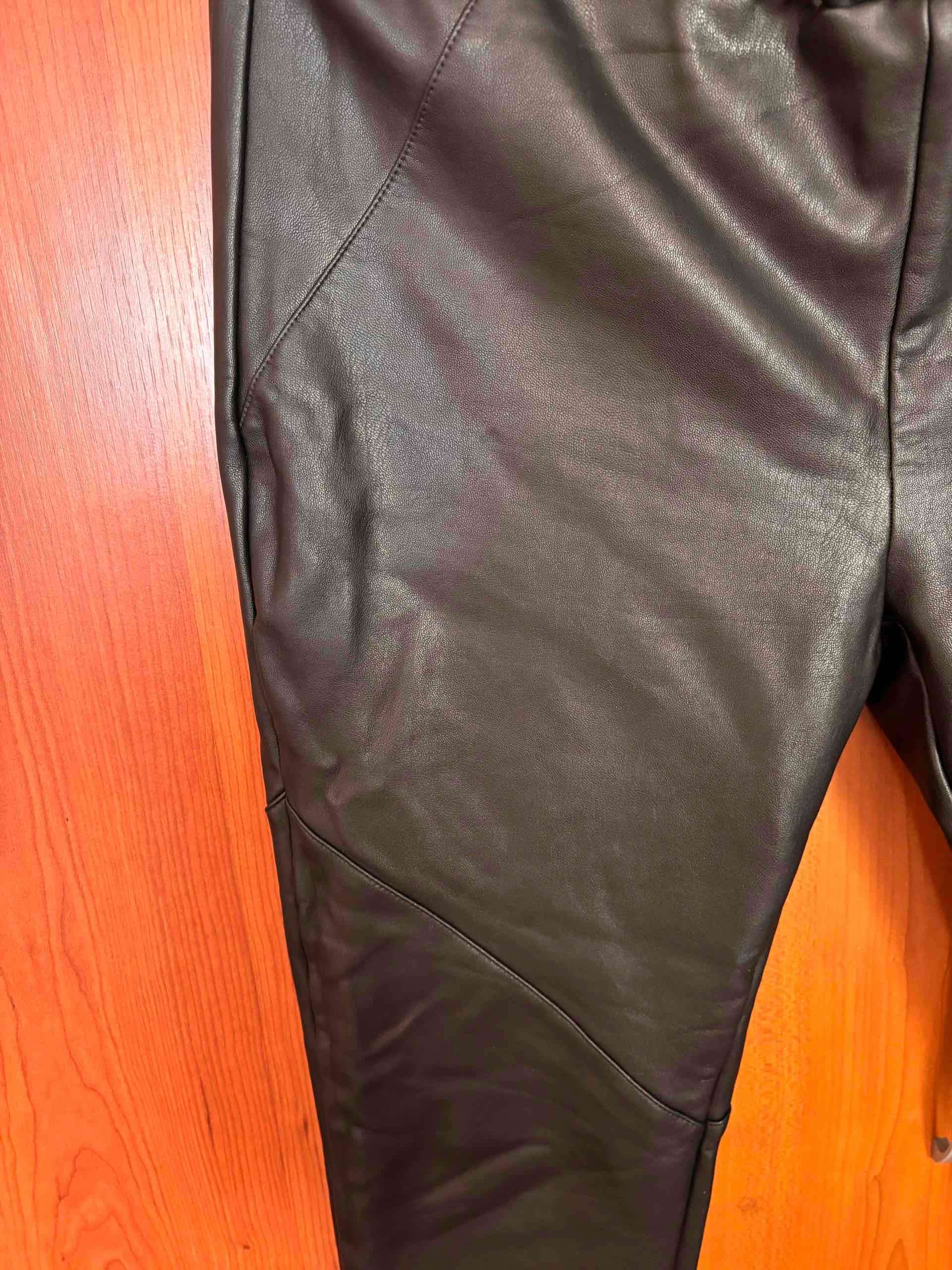 Pantalones negros de cuero sintético - miniatura 2