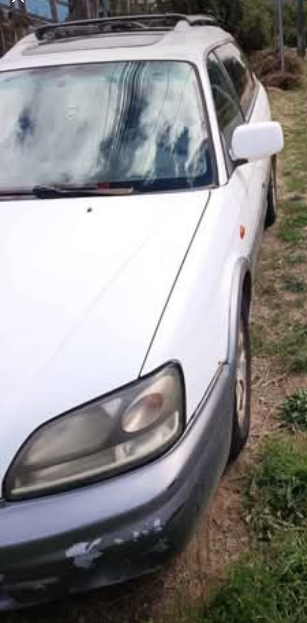 Auto familiar blanco usado - miniatura 1