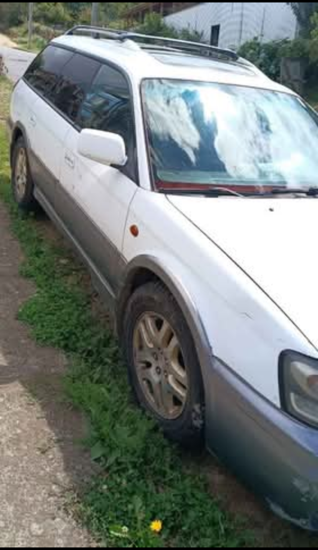 Auto familiar blanco usado - miniatura 3