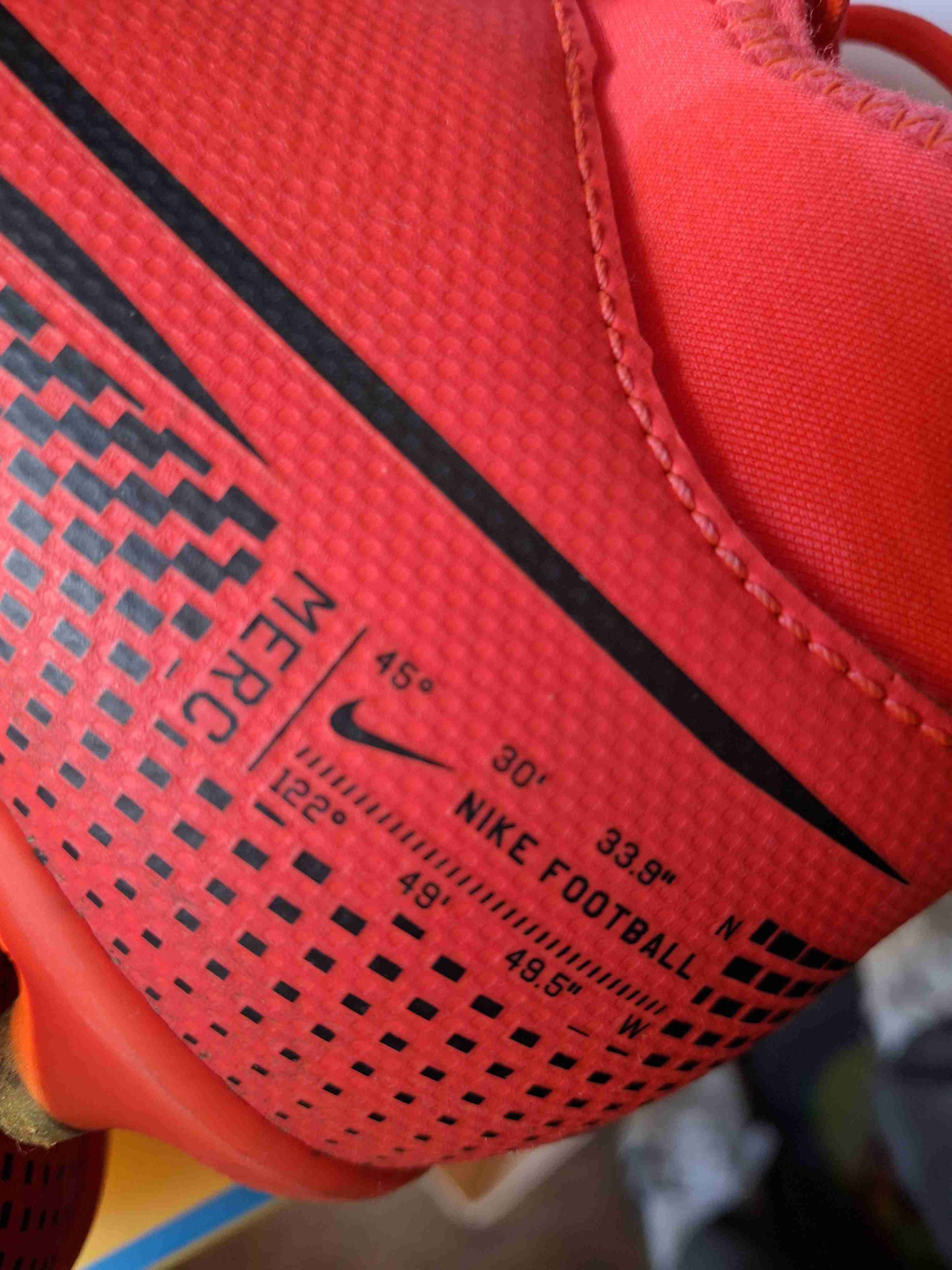 Botines de fútbol rojos - 2