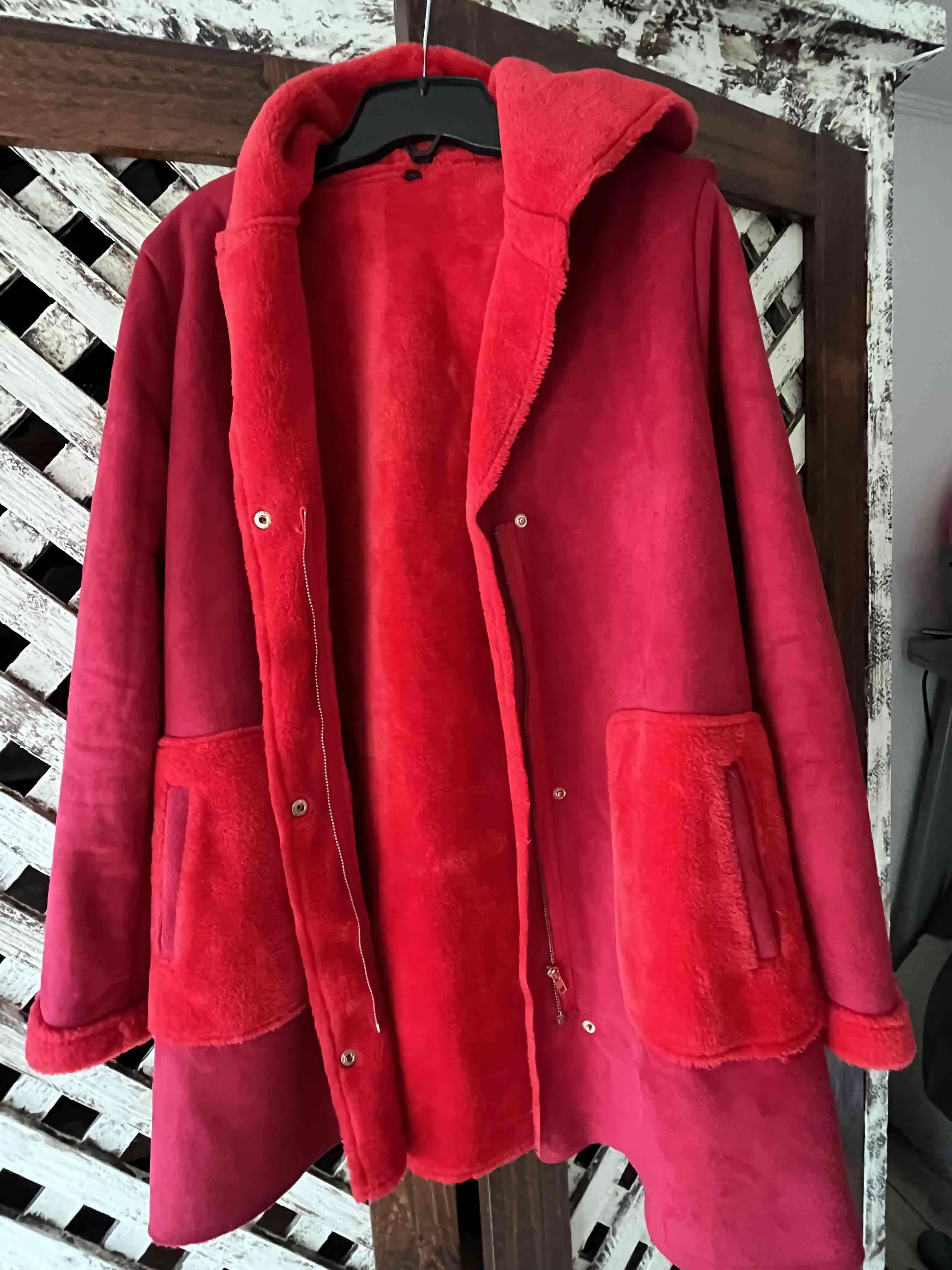 Abrigo capucha rojo mujer - miniatura 2