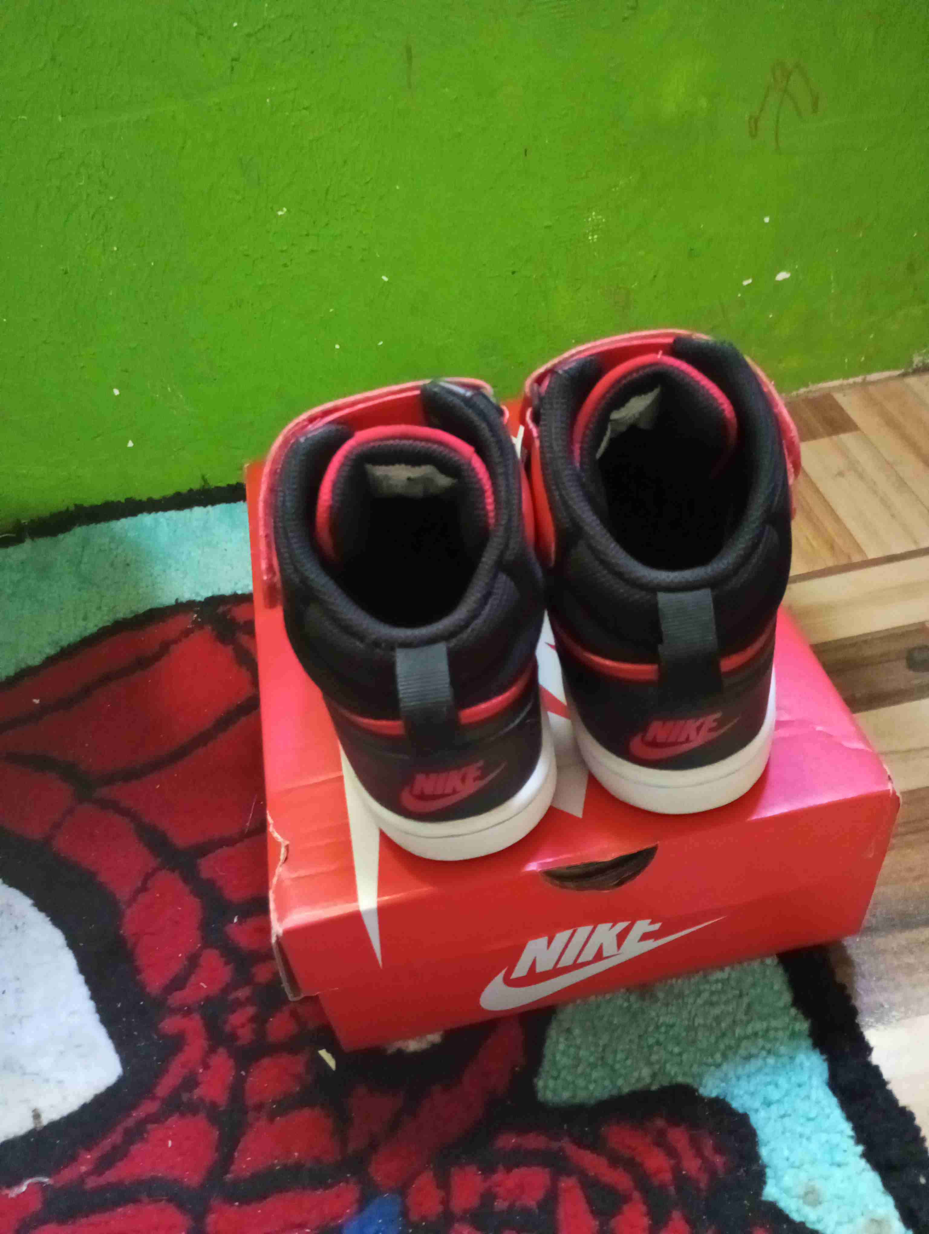 Zapatillas deportivas Nike rojas y negras - miniatura 4