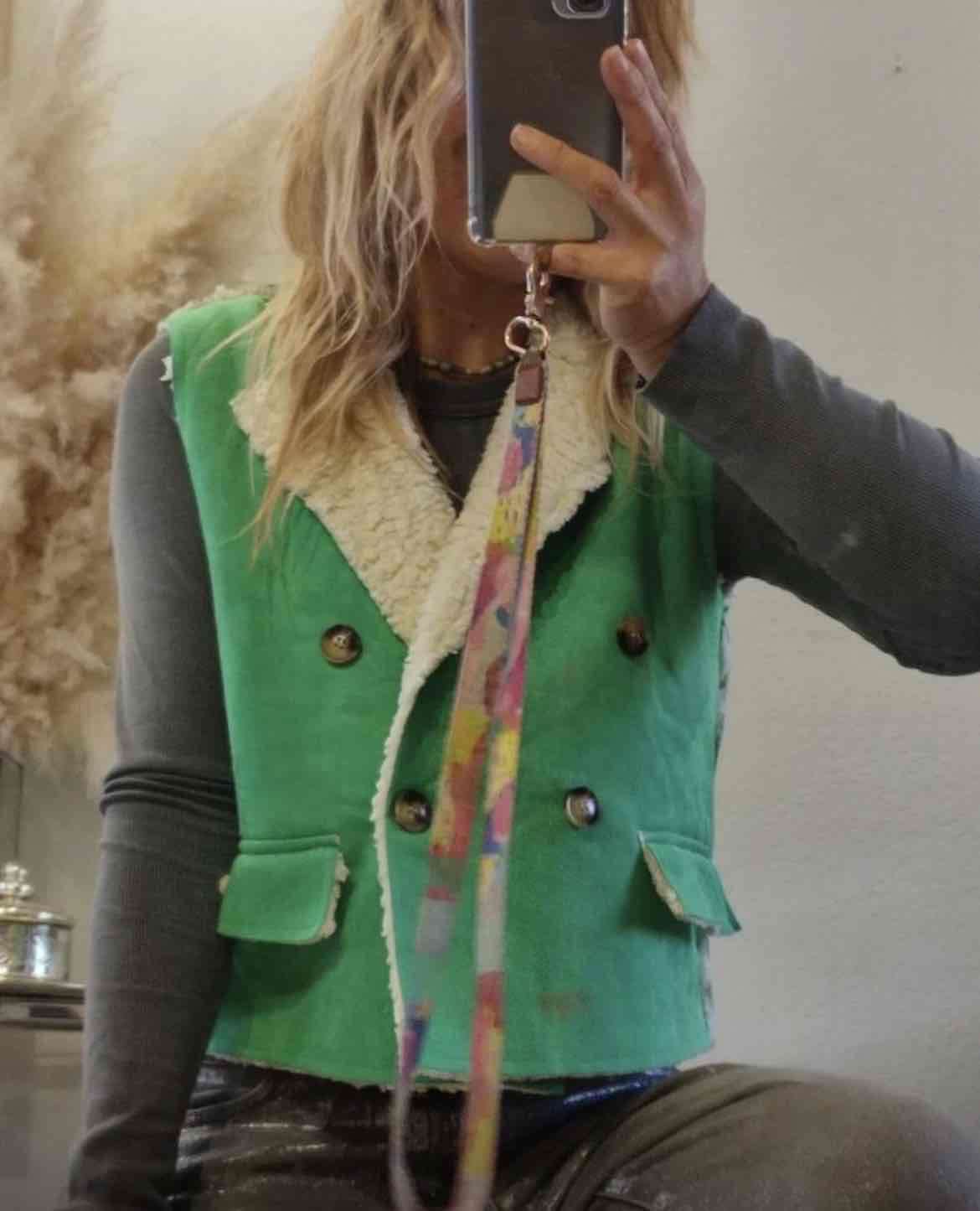 Chaleco verde con borrego