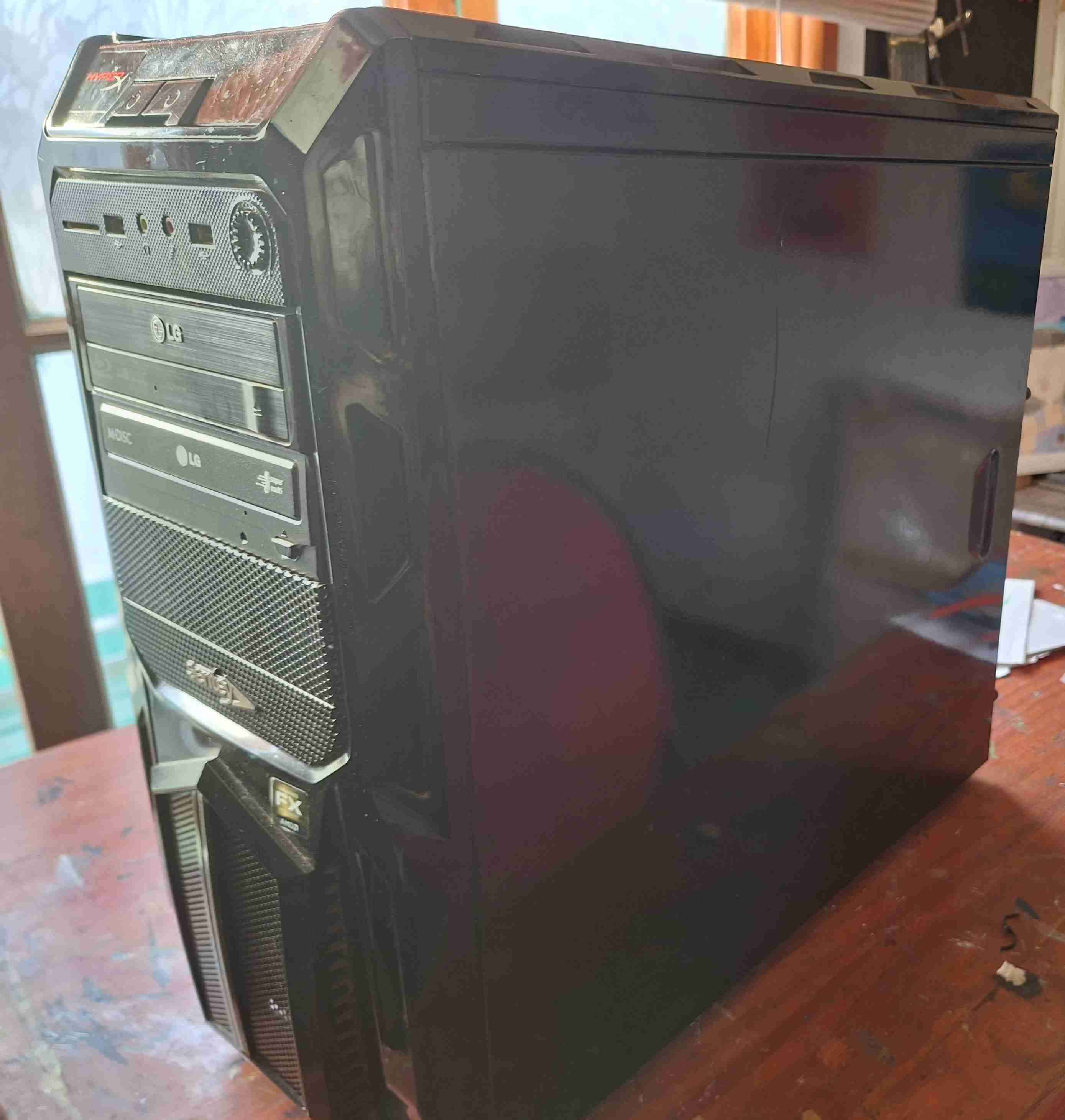 Computador torre gamer + pantalla LG - 1