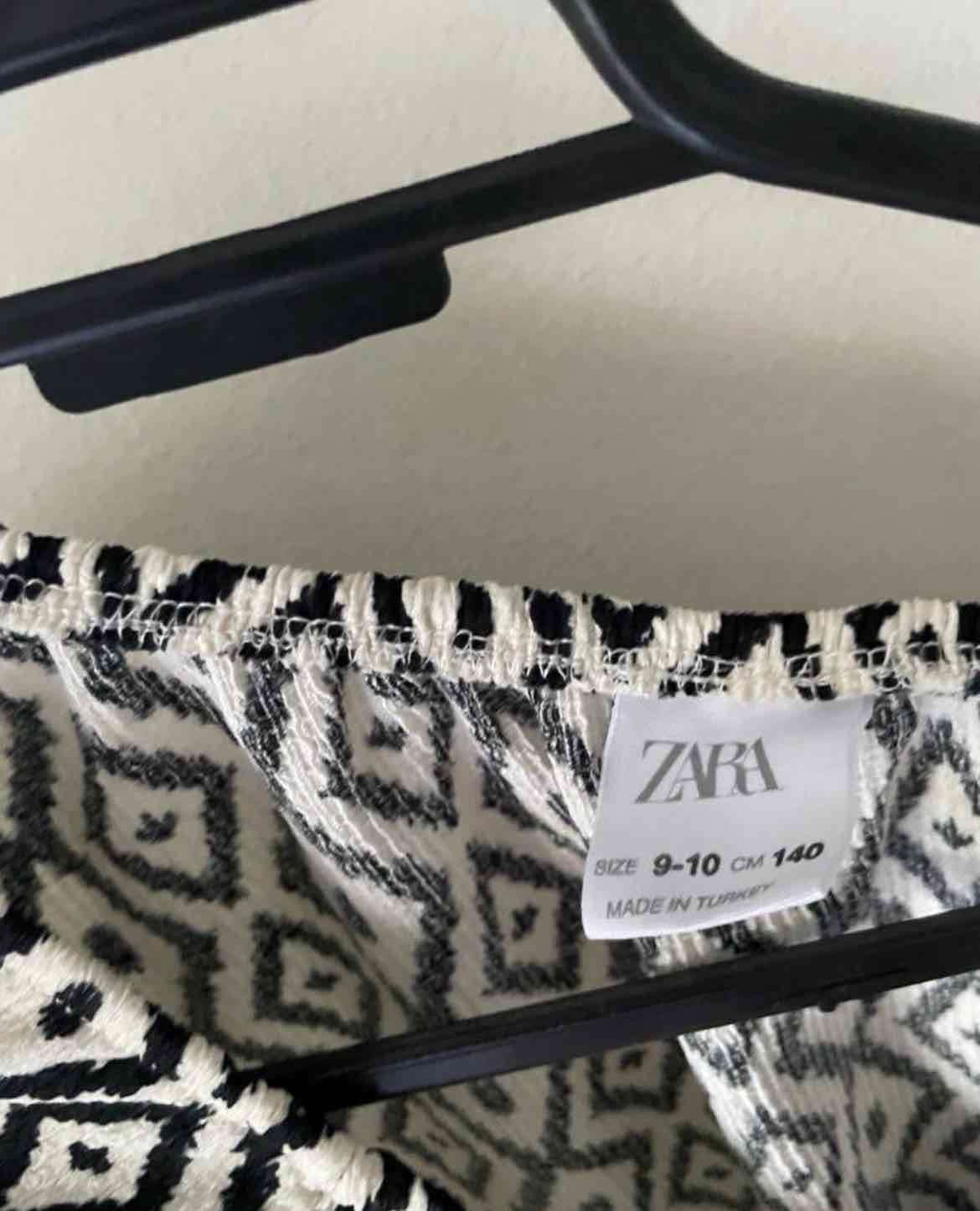 Top blanco y negro con estampado geométrico - 2