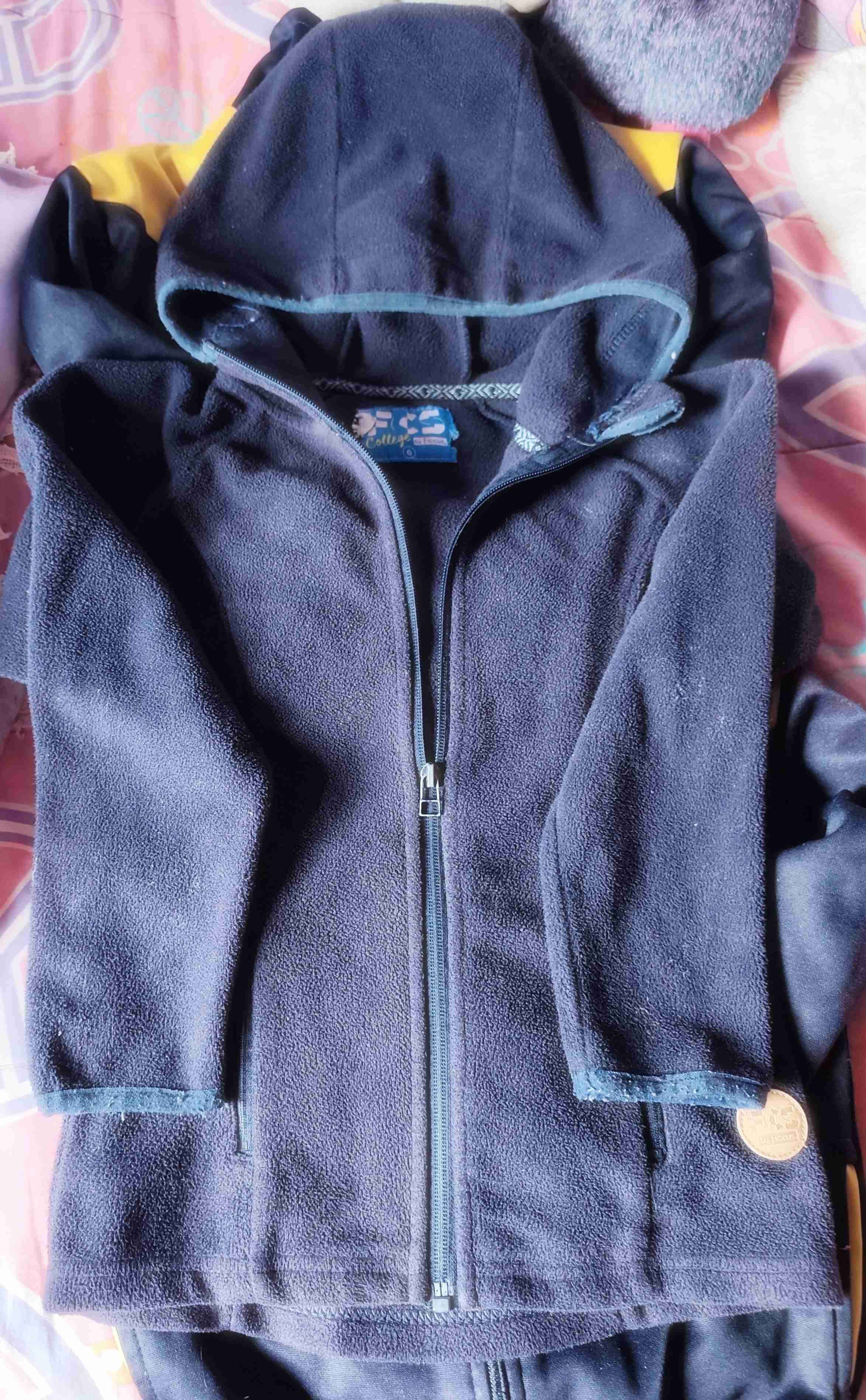 Polerón azul con capucha - miniatura 3