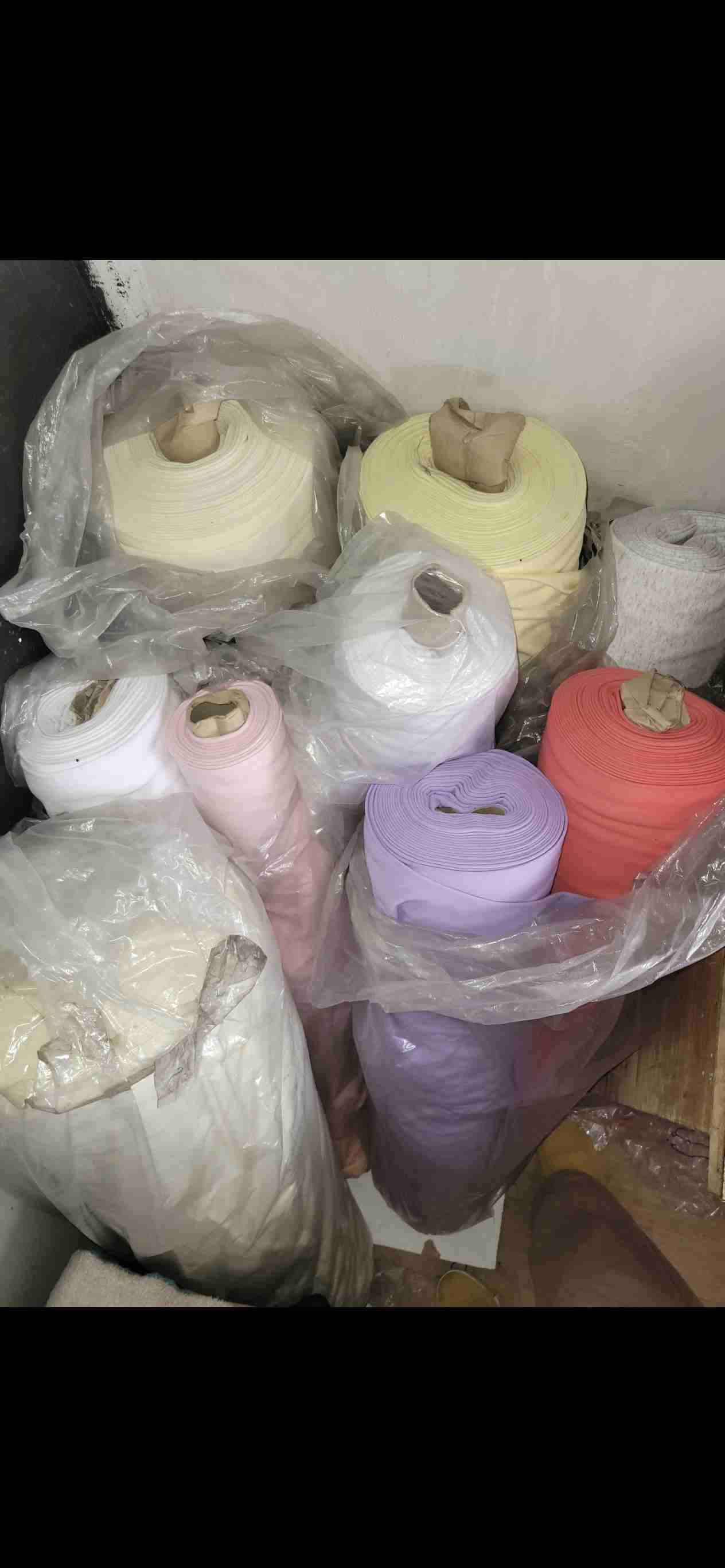 Rollos de tela variados - miniatura 1