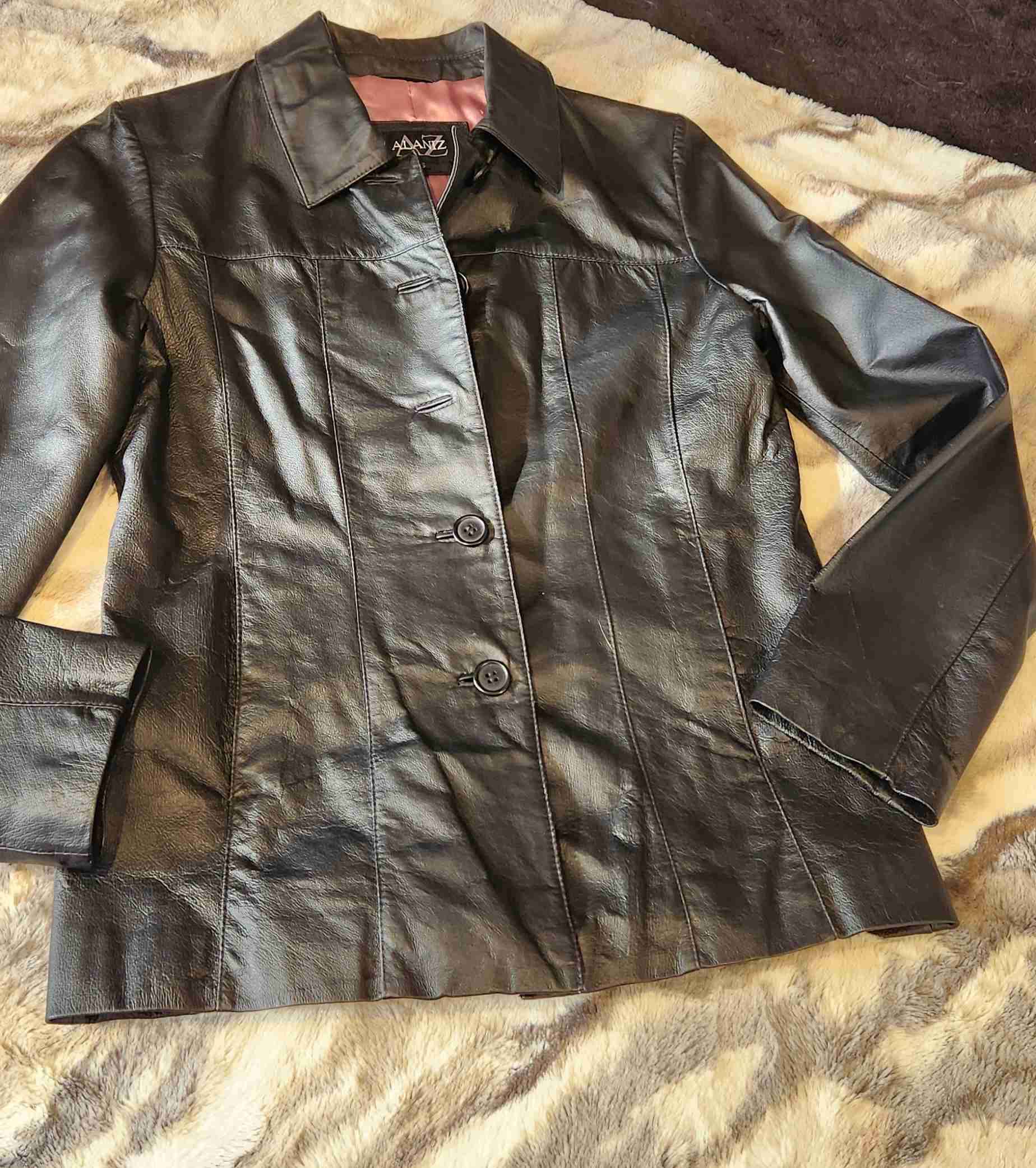 Chaqueta de cuero negra - miniatura 2