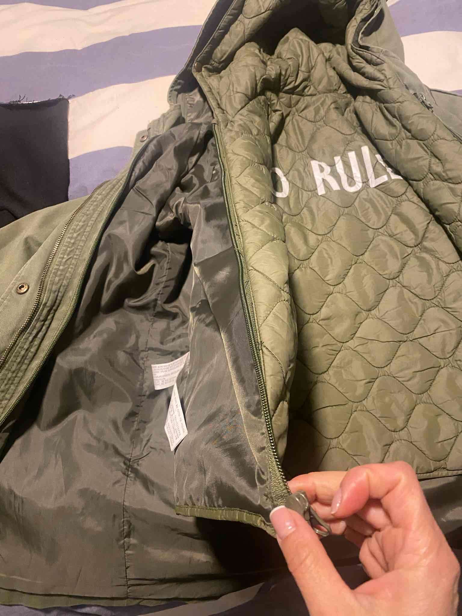 Chaqueta verde con capucha Zara - 2