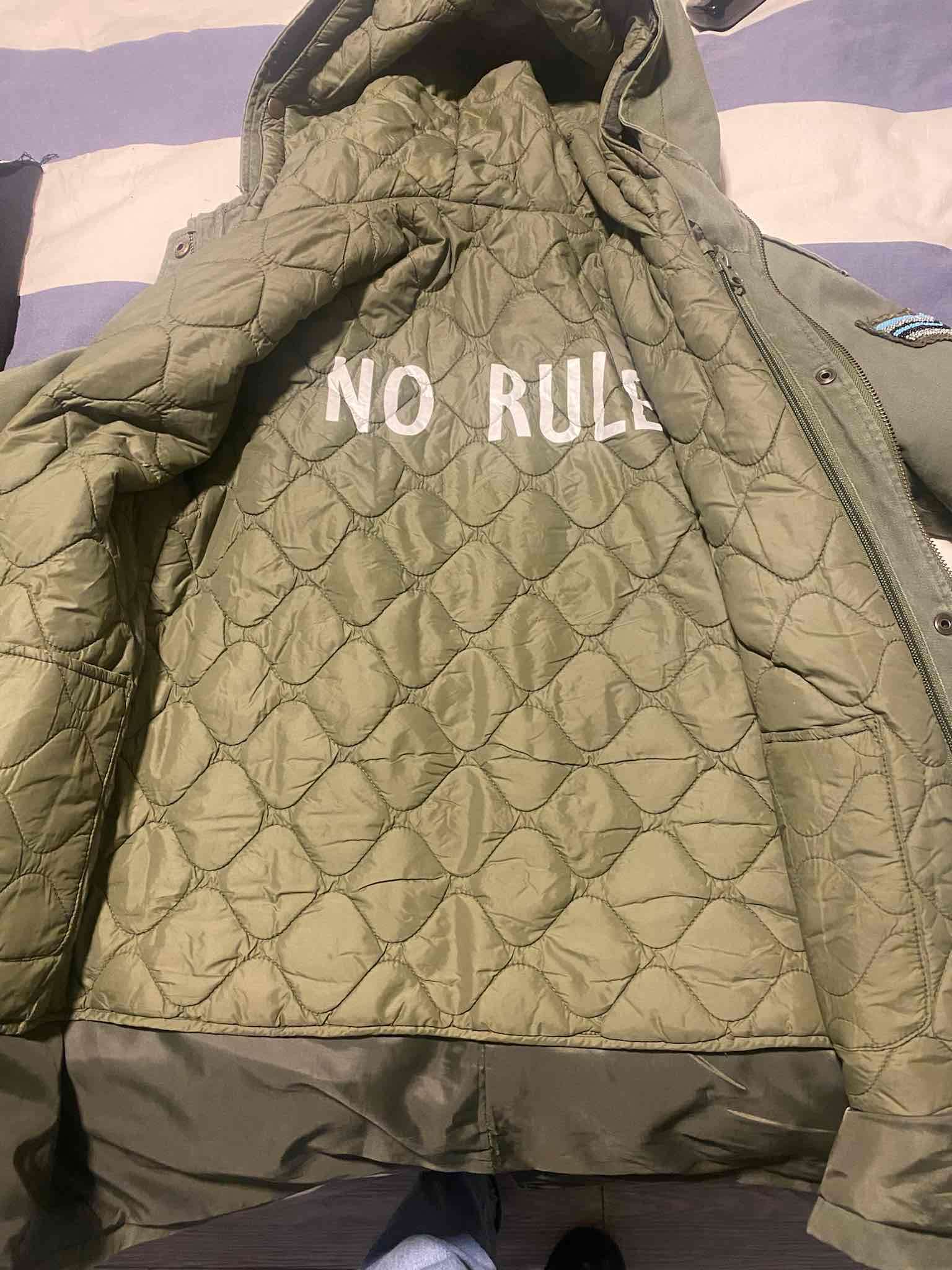 Chaqueta verde con capucha Zara - 3