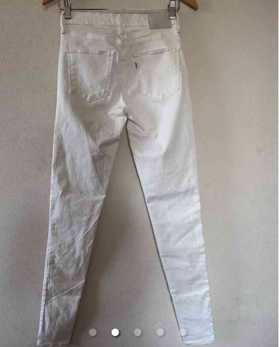 Pantalones blancos de mujer Levis - miniatura 2