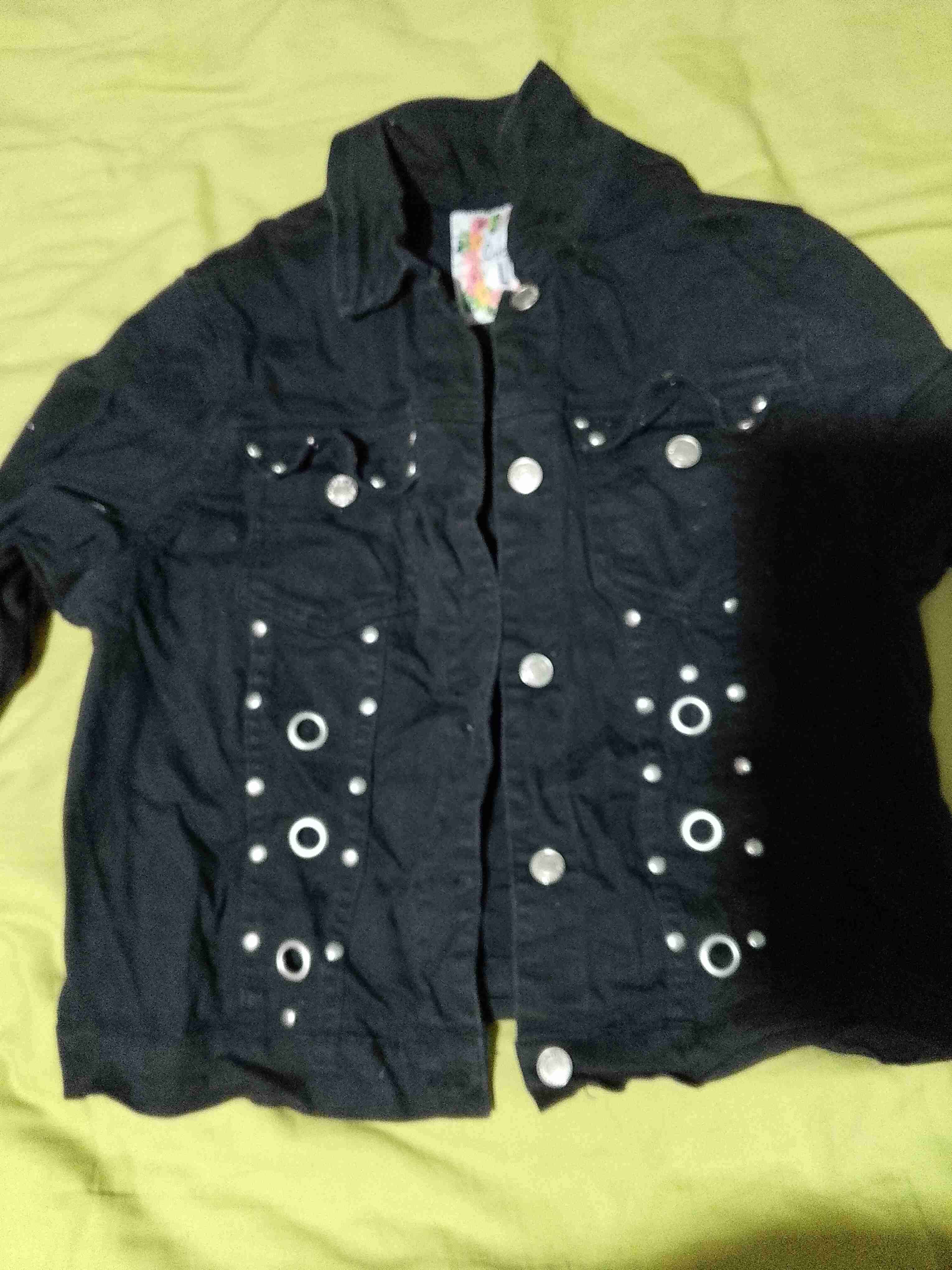 Chaqueta negra con apliques metálicos - miniatura 1