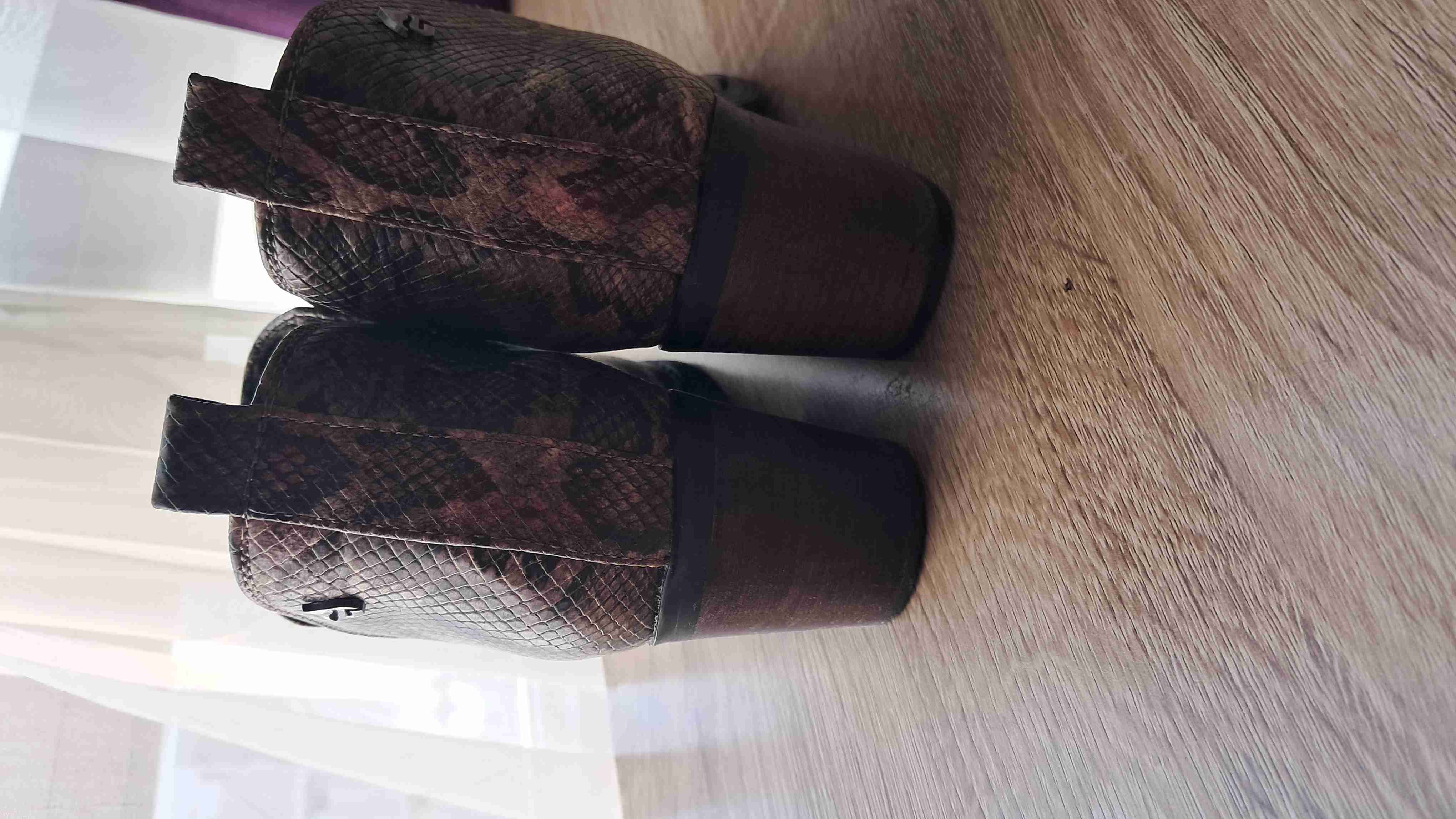 Botines cuero estilo serpiente - miniatura 2