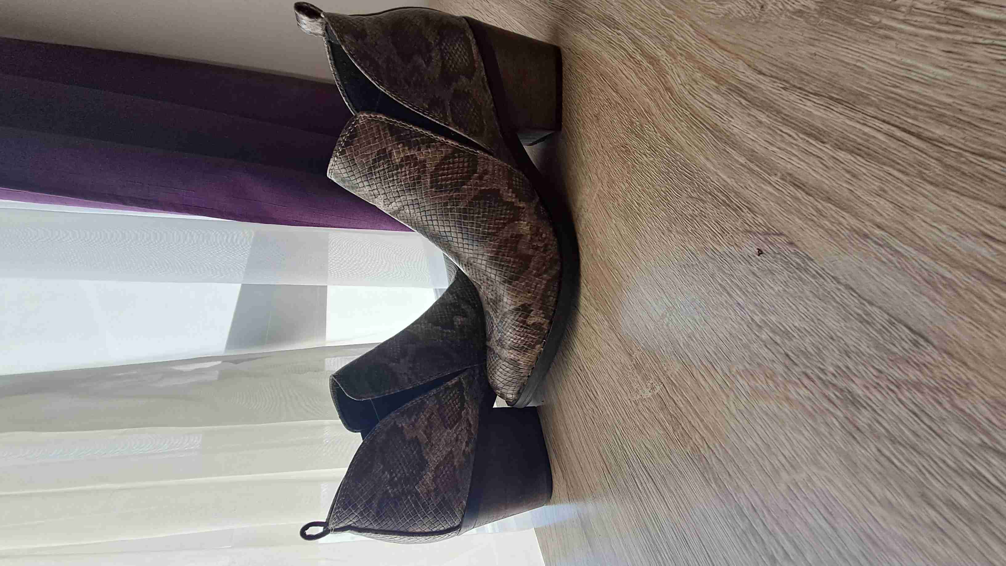 Botines cuero estilo serpiente - miniatura 3