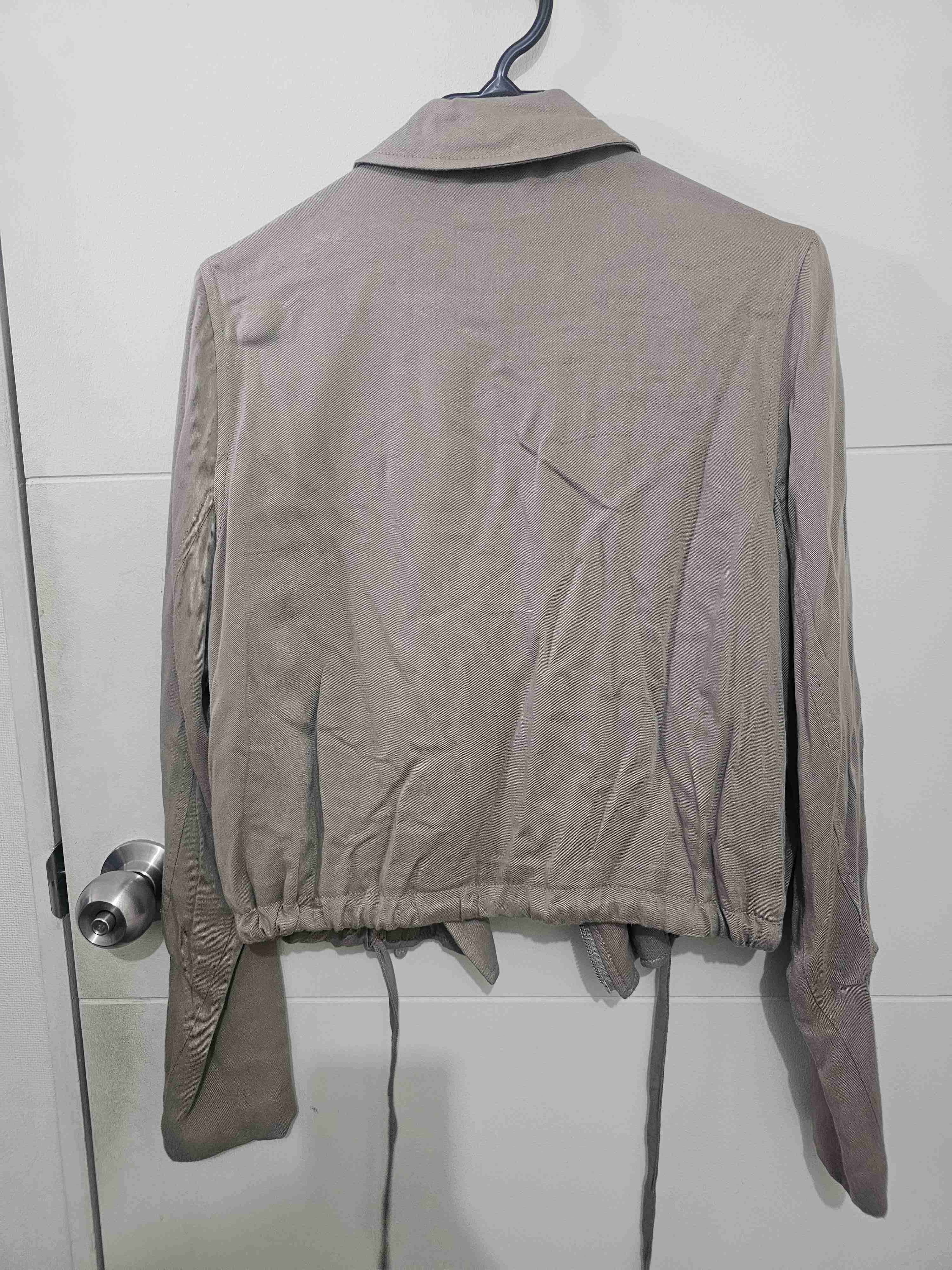 Chaqueta beige con cierre - miniatura 2