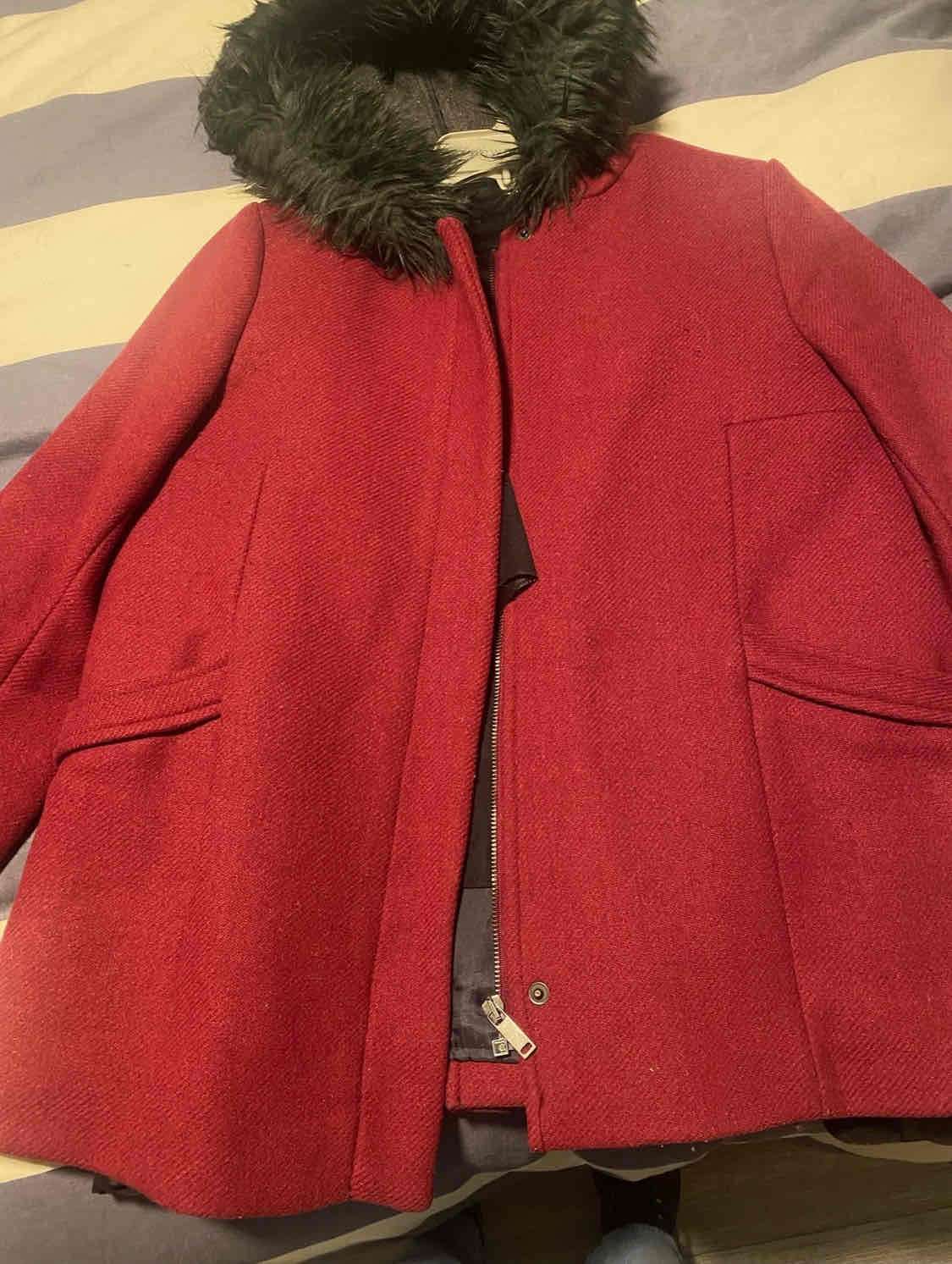 Abrigo rojo con capucha de lana - miniatura 1