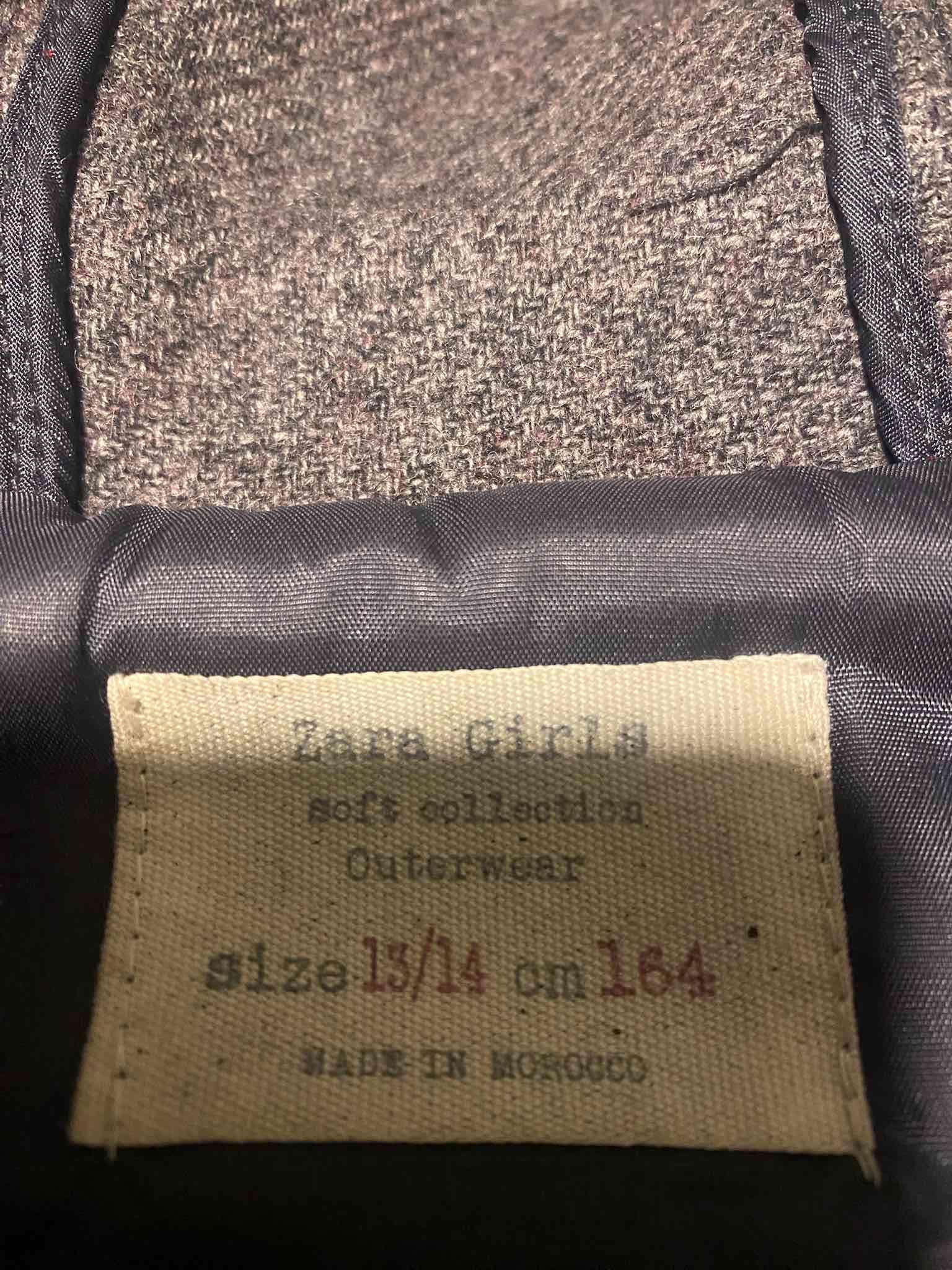 Abrigo rojo con capucha de lana - miniatura 2