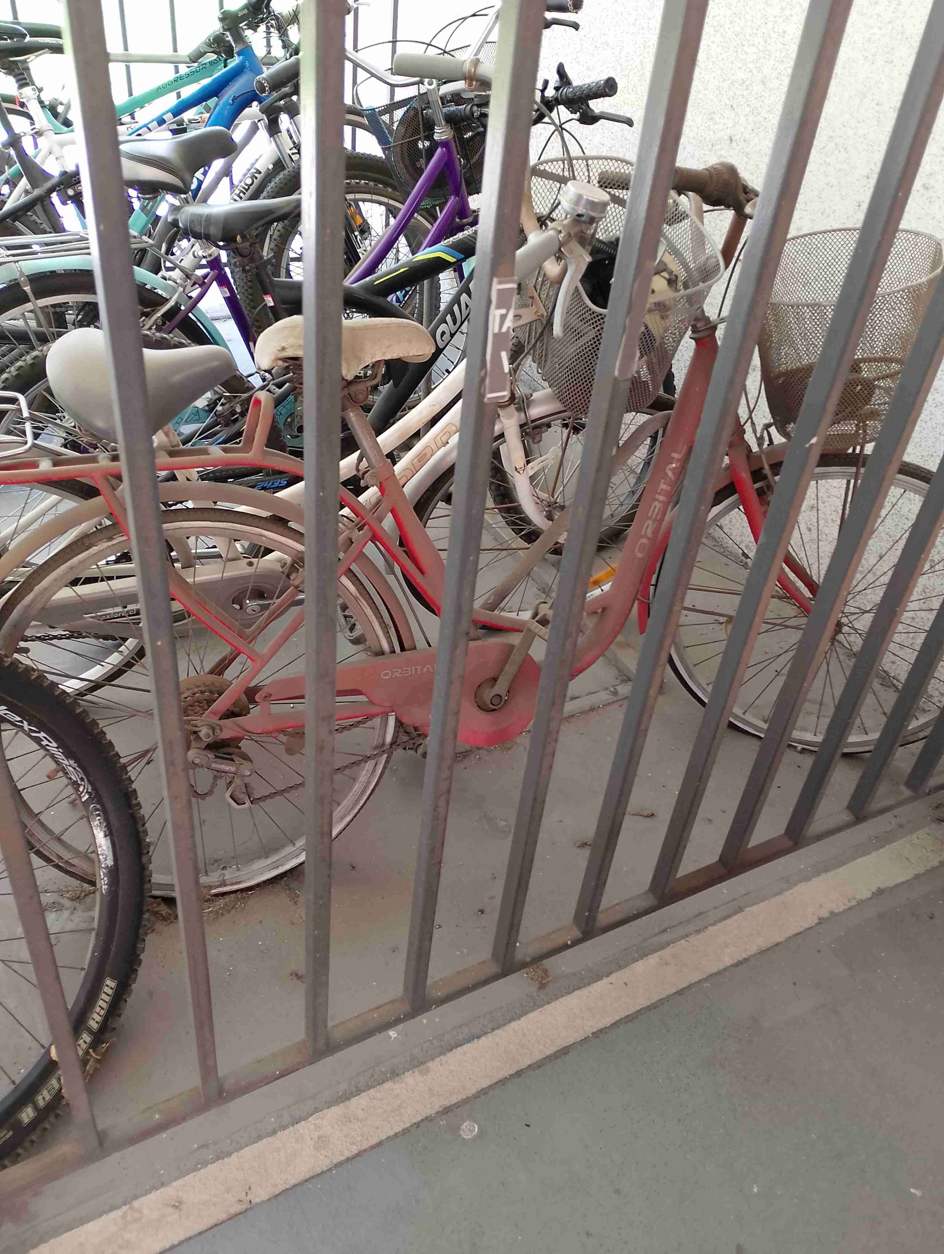 Bicicleta usada y refaccionada mantenida al dia - miniatura 3