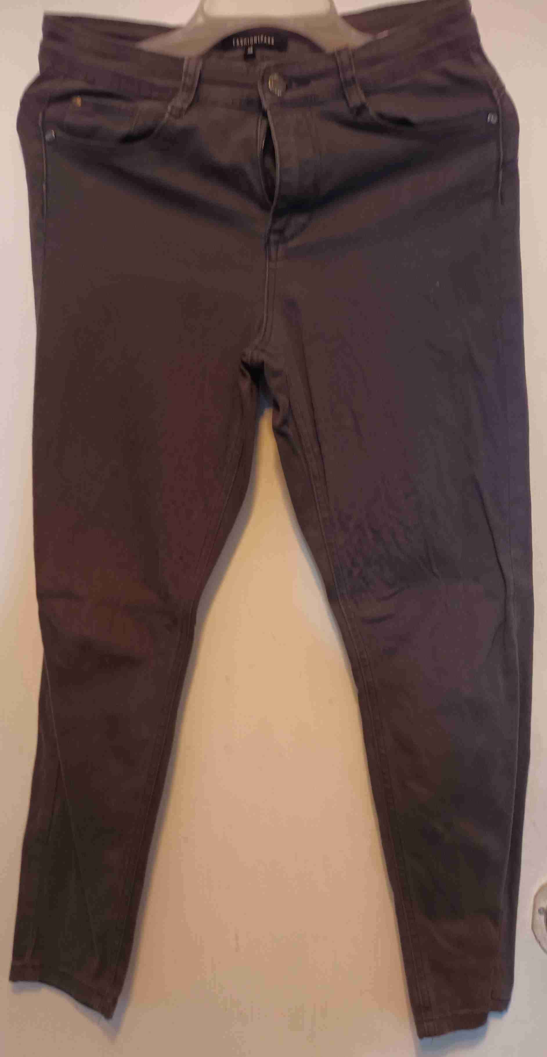 Pantalón gris estilo casual