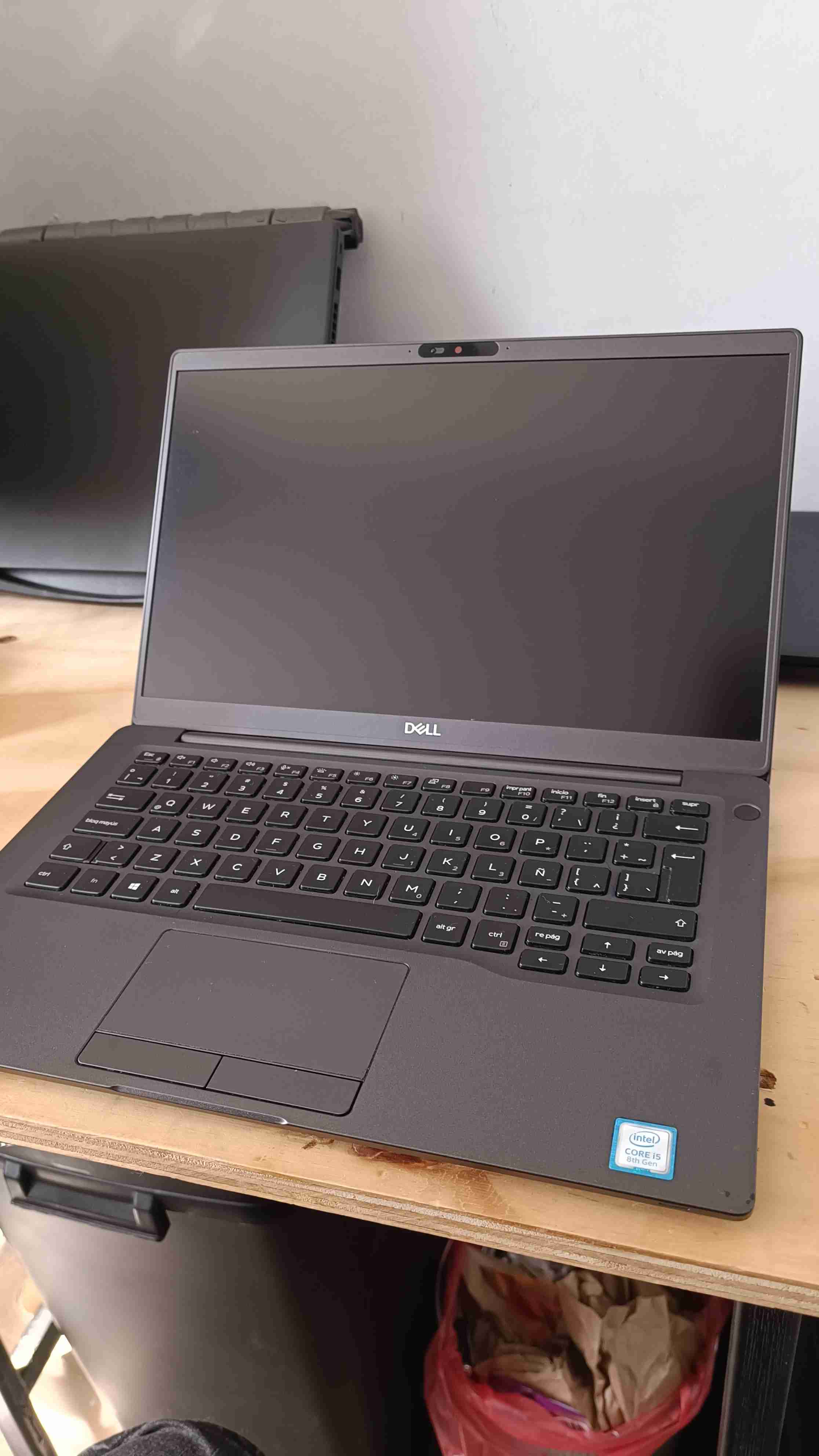 Laptop Dell Latitude 7400, I5 en excelentes estado - miniatura 3