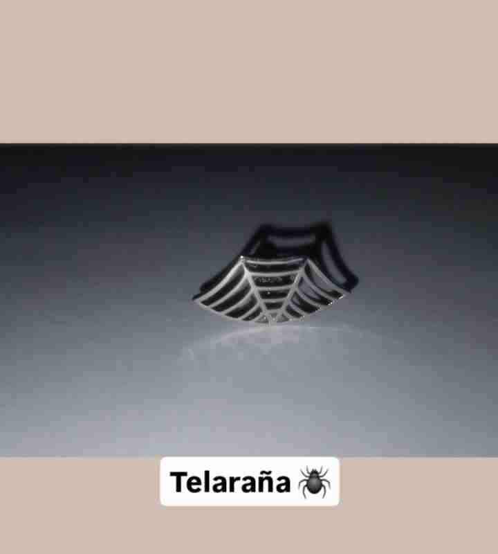 Anillo de telaraña plateado