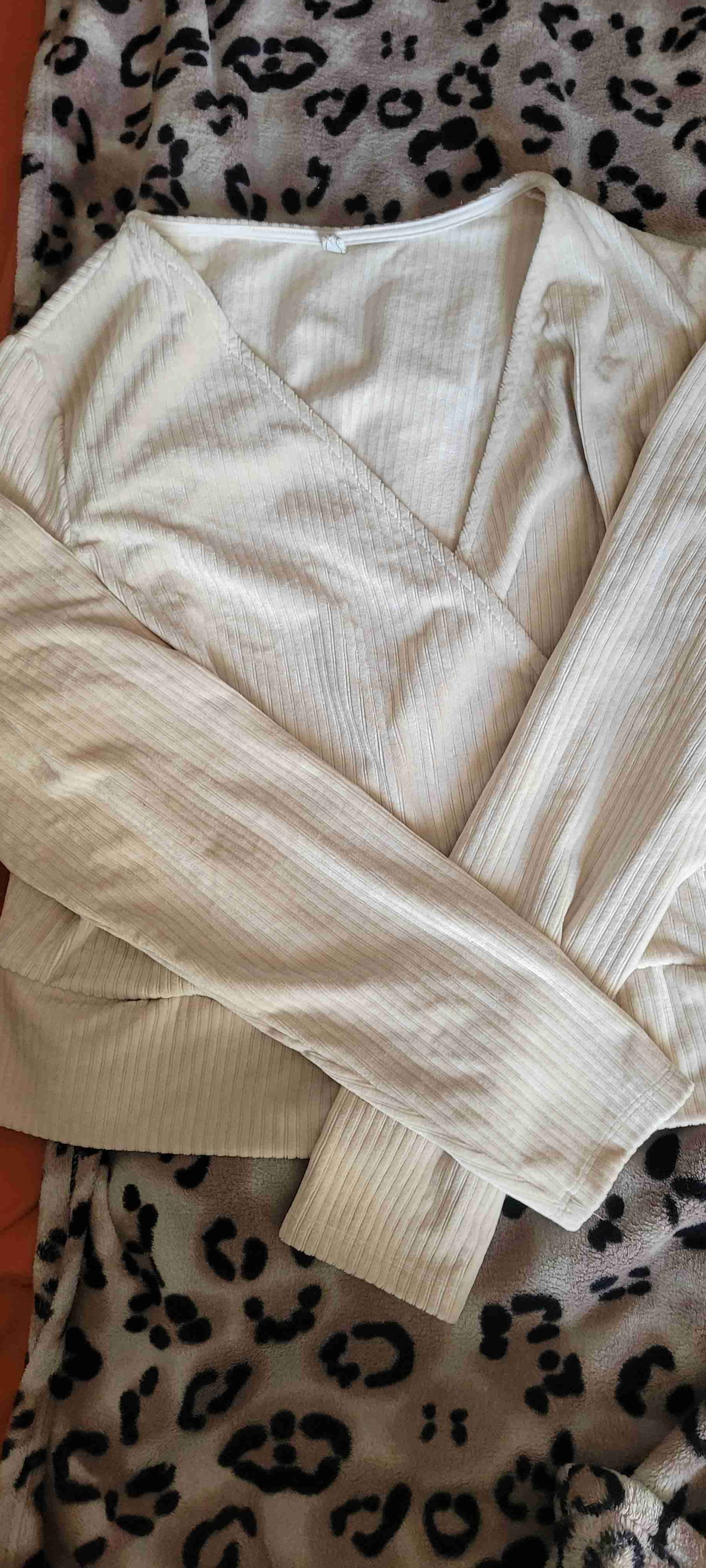 Blusa cruzada beige - miniatura 2