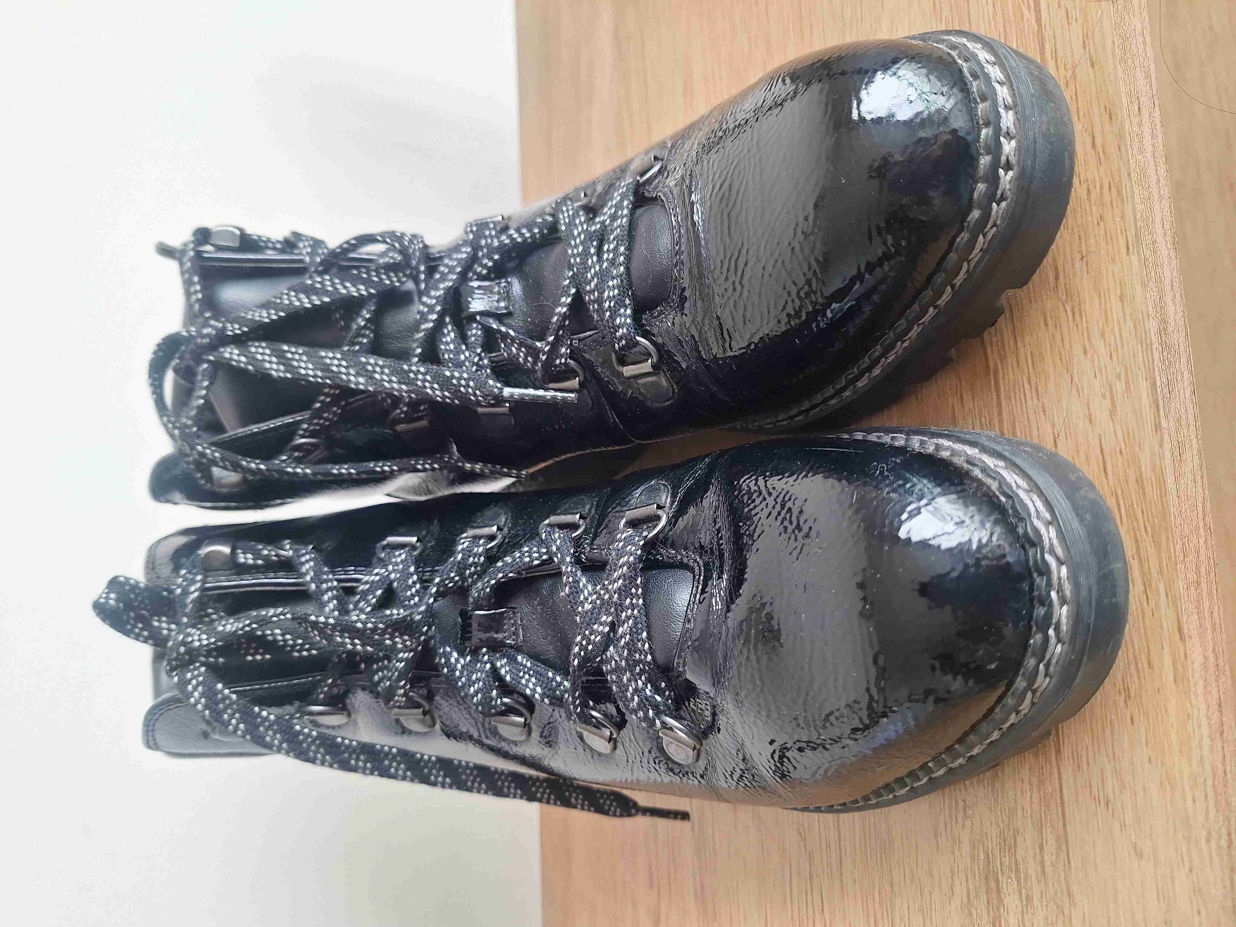 Botas negras charol - miniatura 1