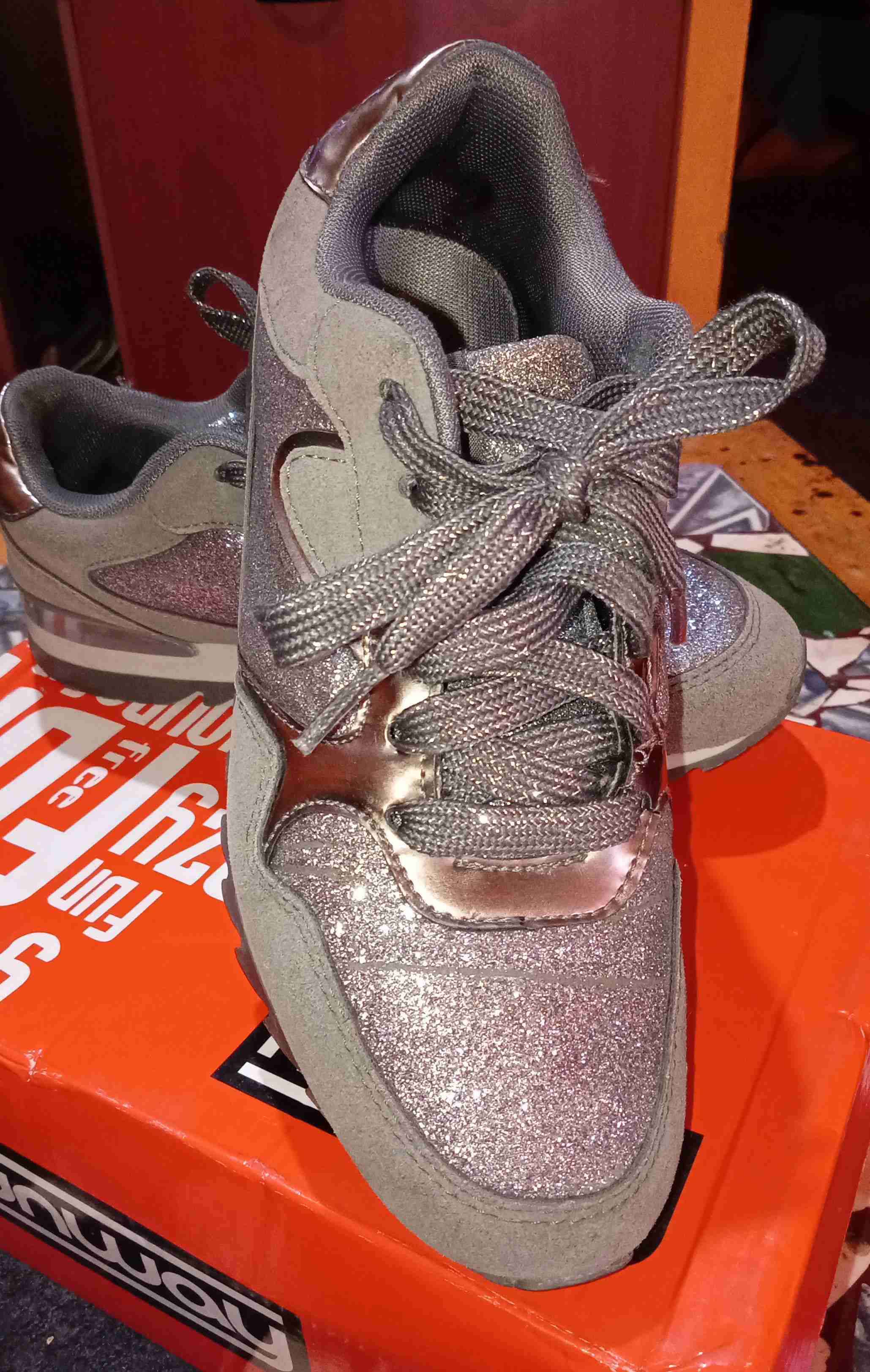 Zapatillas deportivas con brillo - miniatura 3