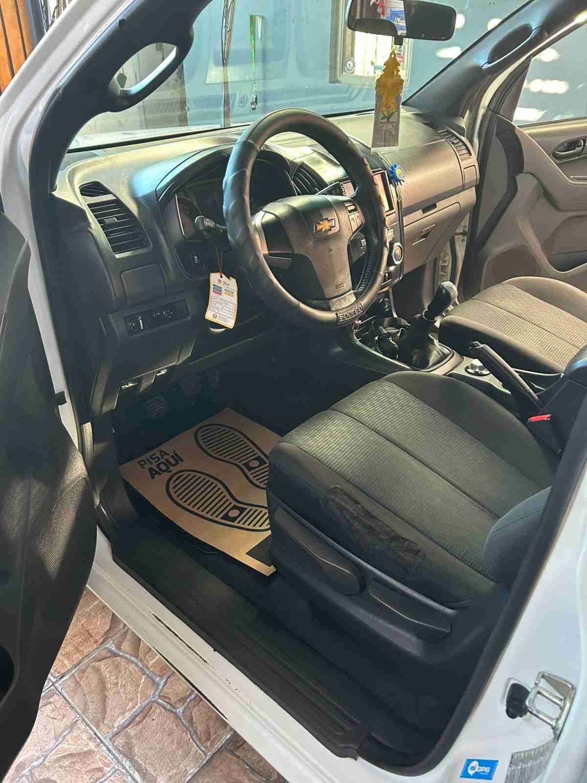 Camioneta Chevrolet dmax - miniatura 3