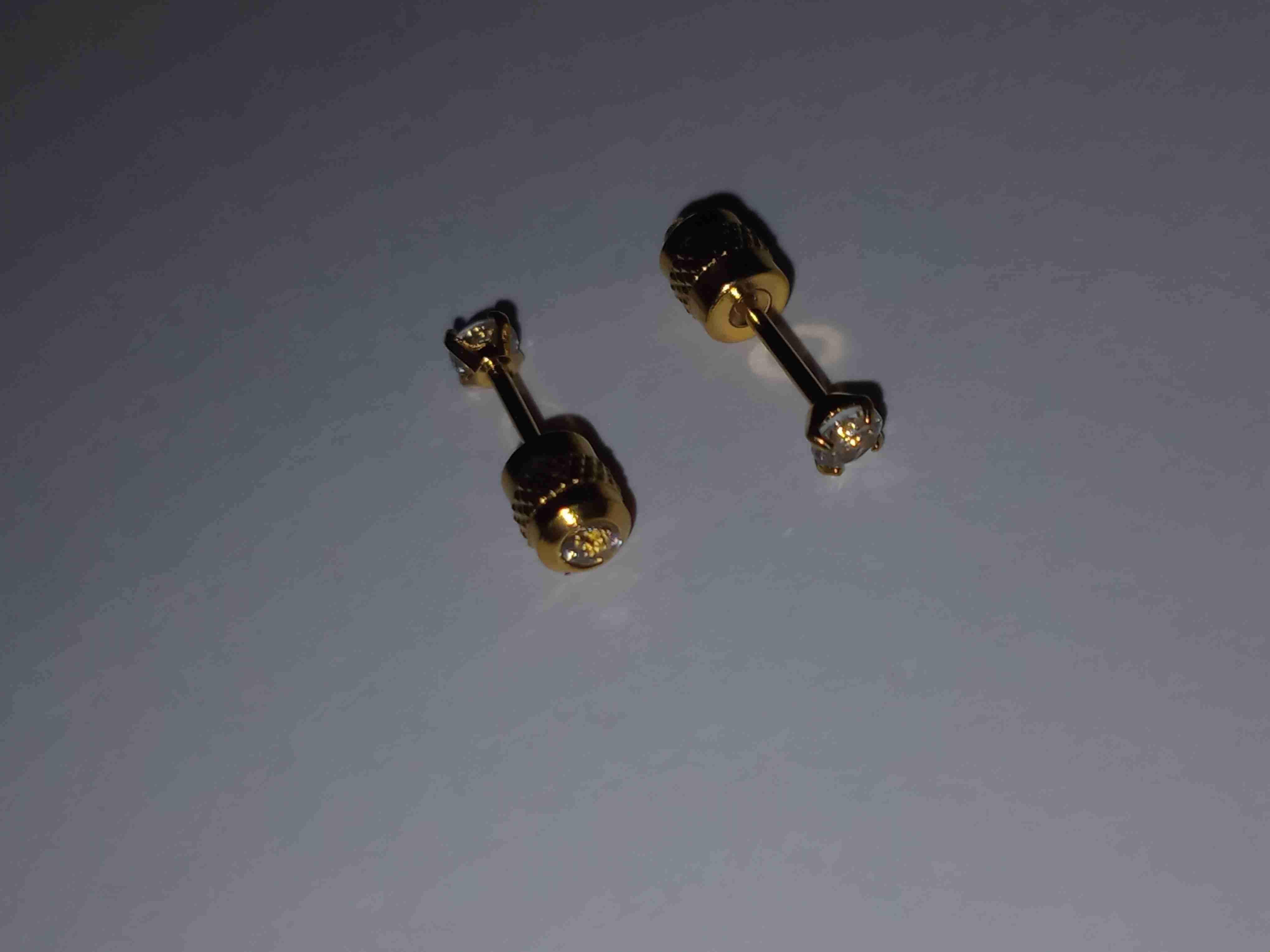 Par de aros dorados con cristal