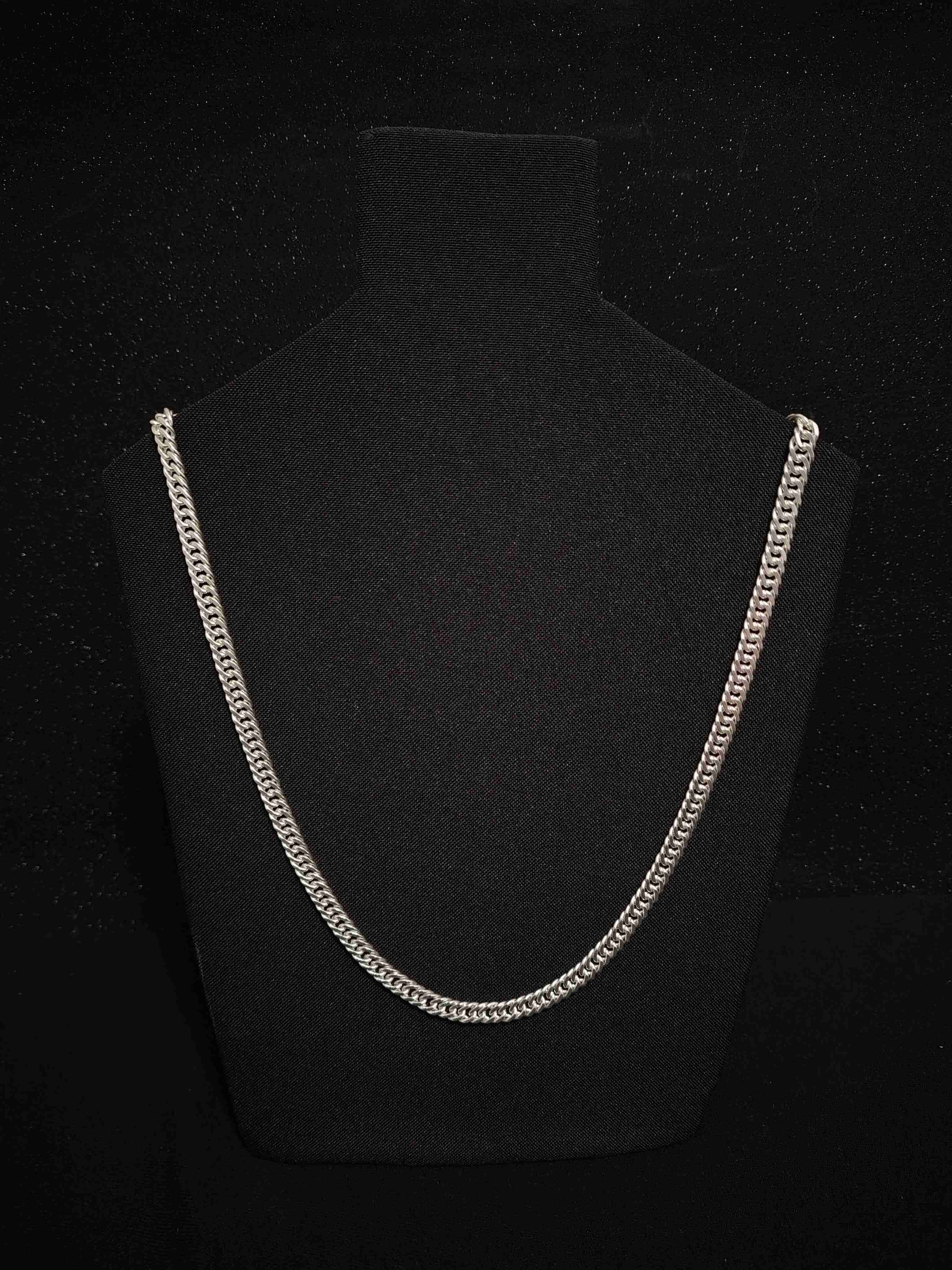 Collar de cadena plateada - 1