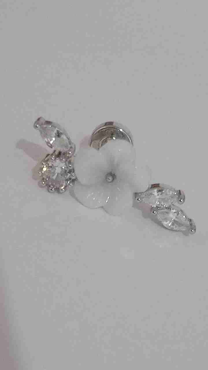 Pin metálico con detalle floral - miniatura 1