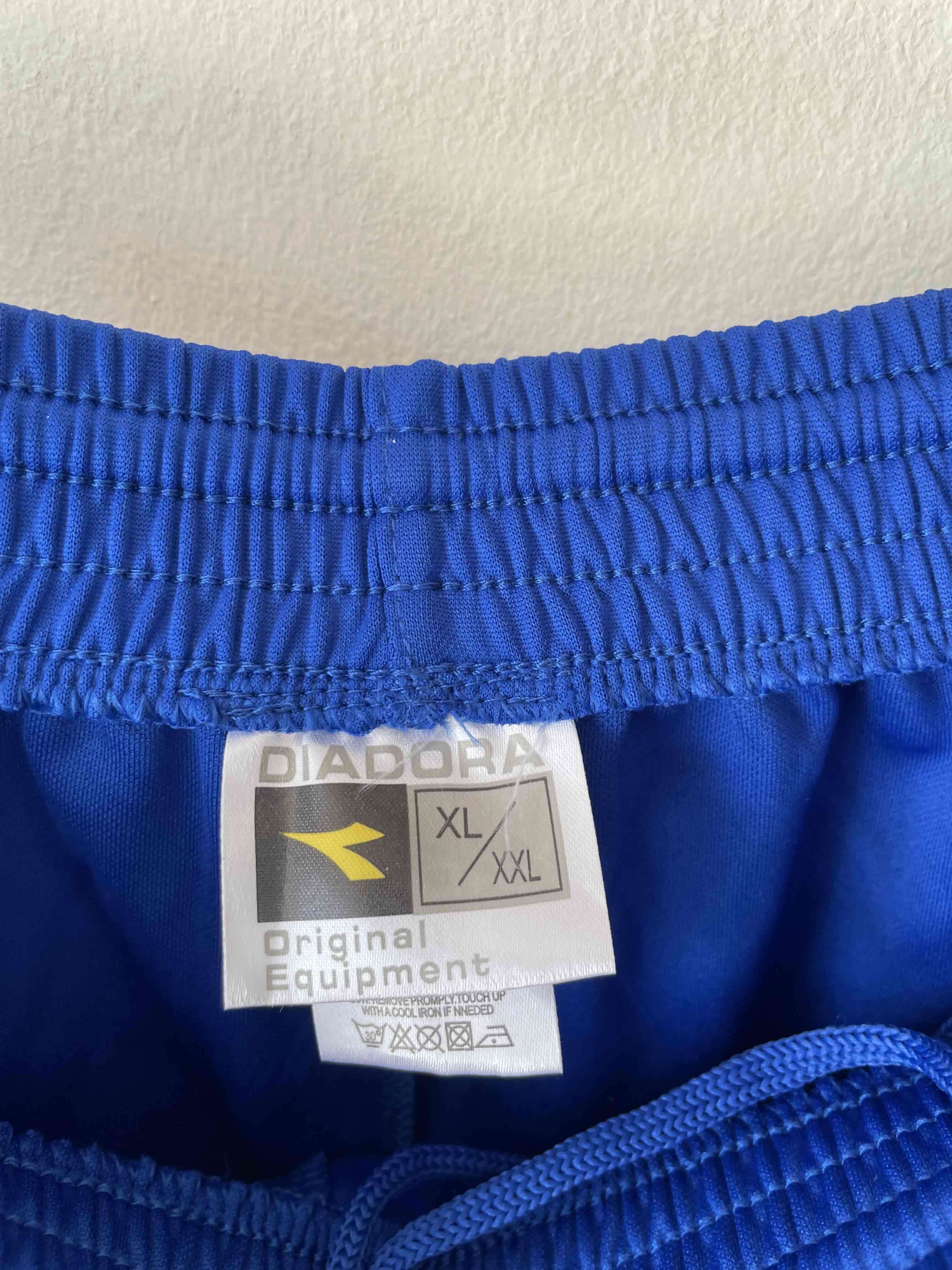 Shorts deportivos azul y negro - 2