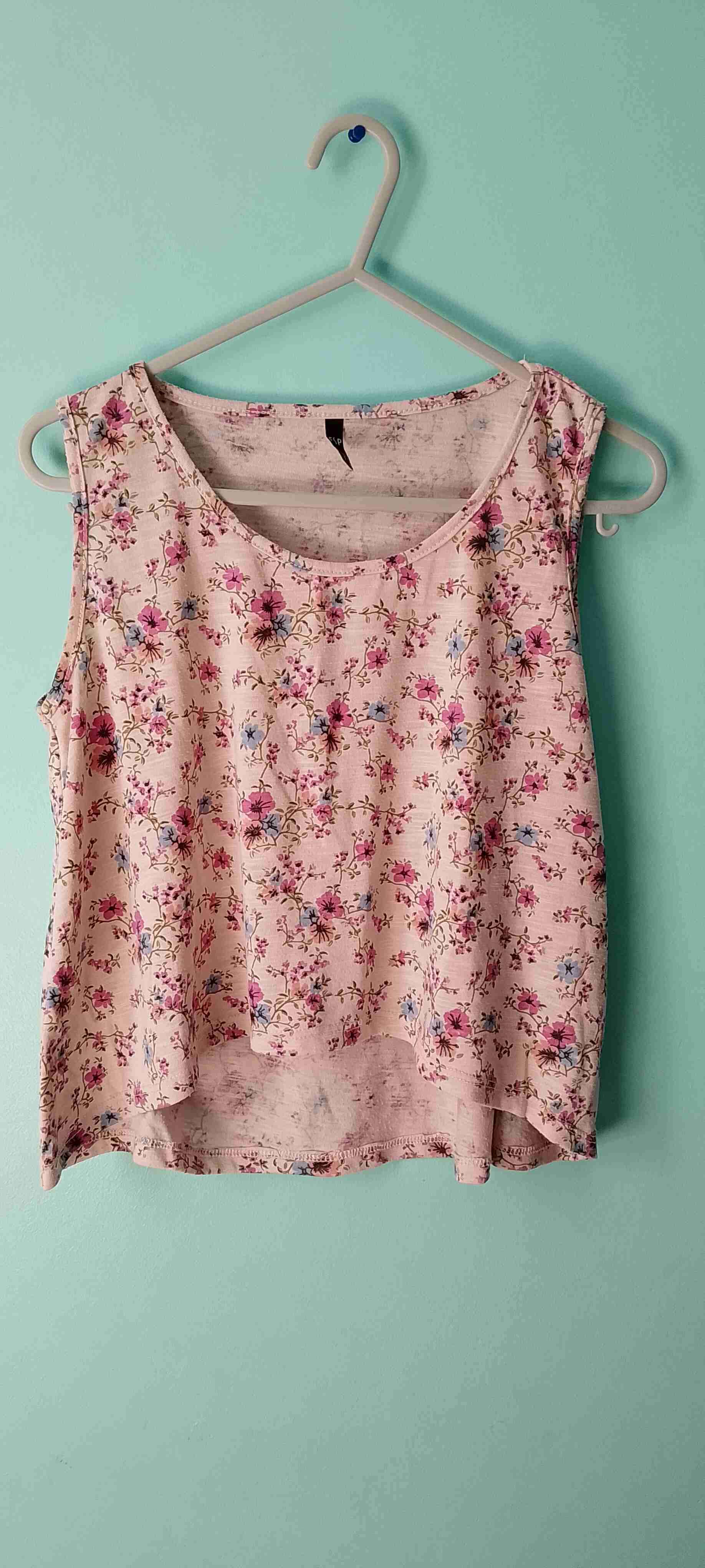 Polera sin mangas floreada