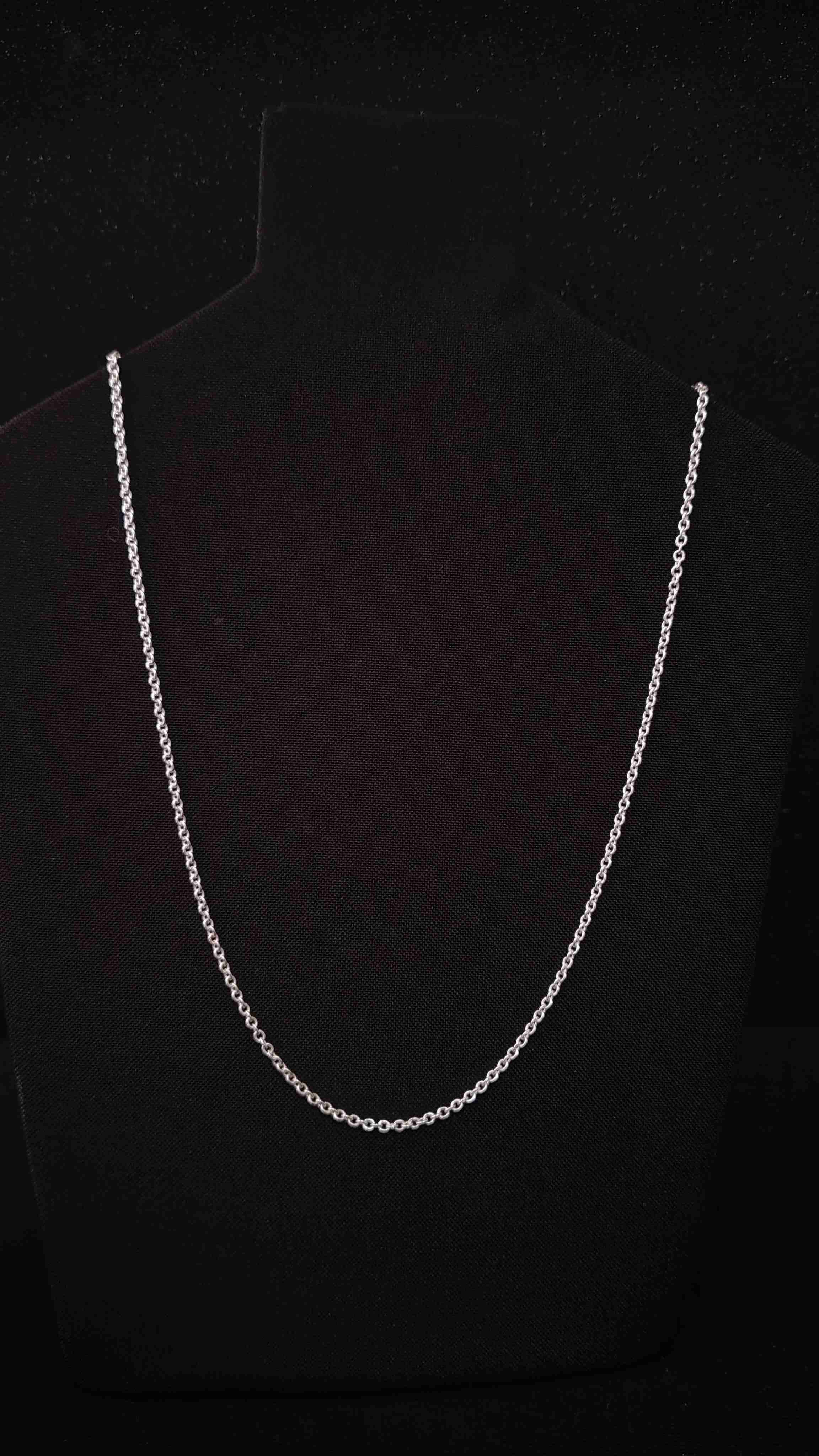 Cadena de plata delgada