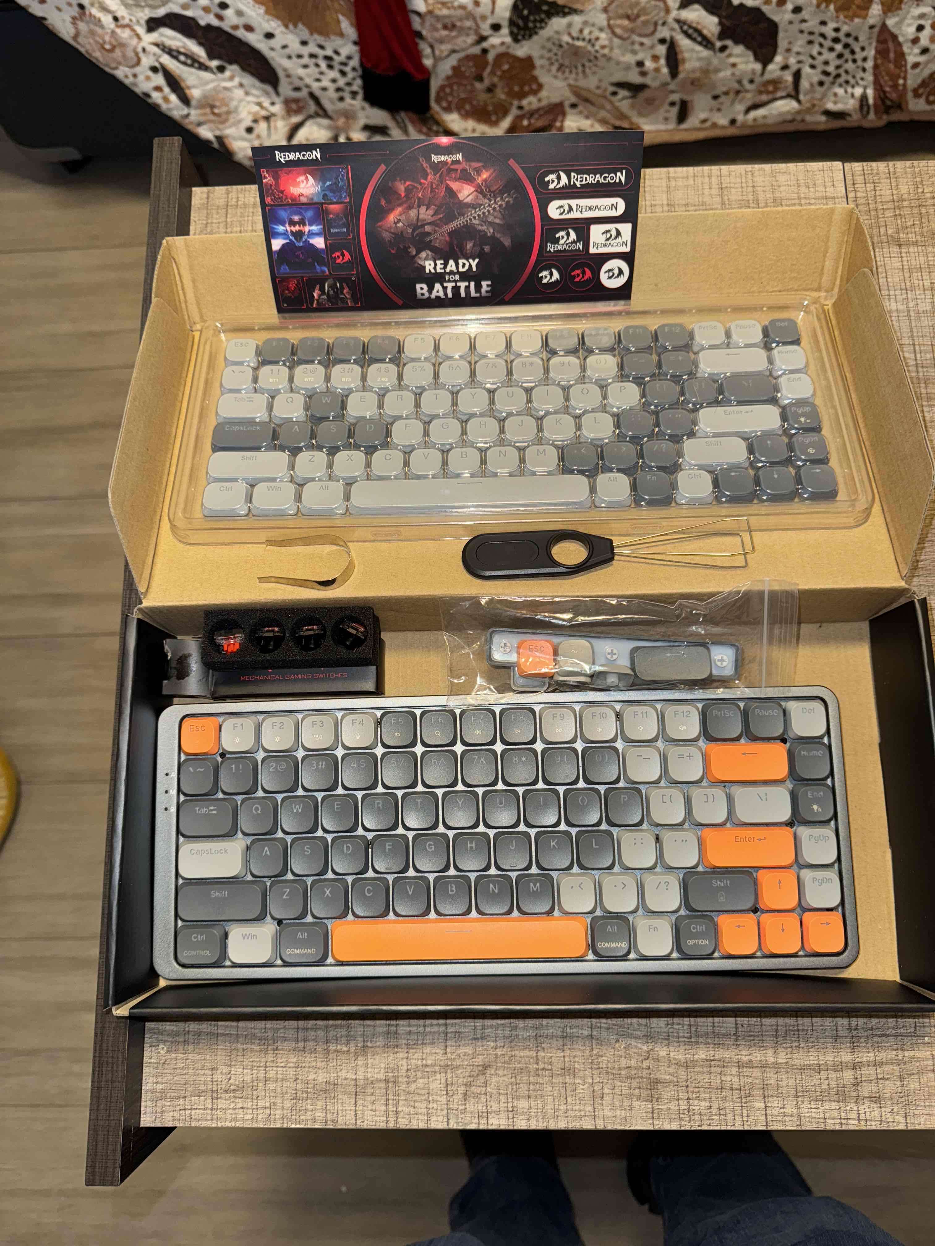 Teclado mecánico Redragon gris y naranja - miniatura 2