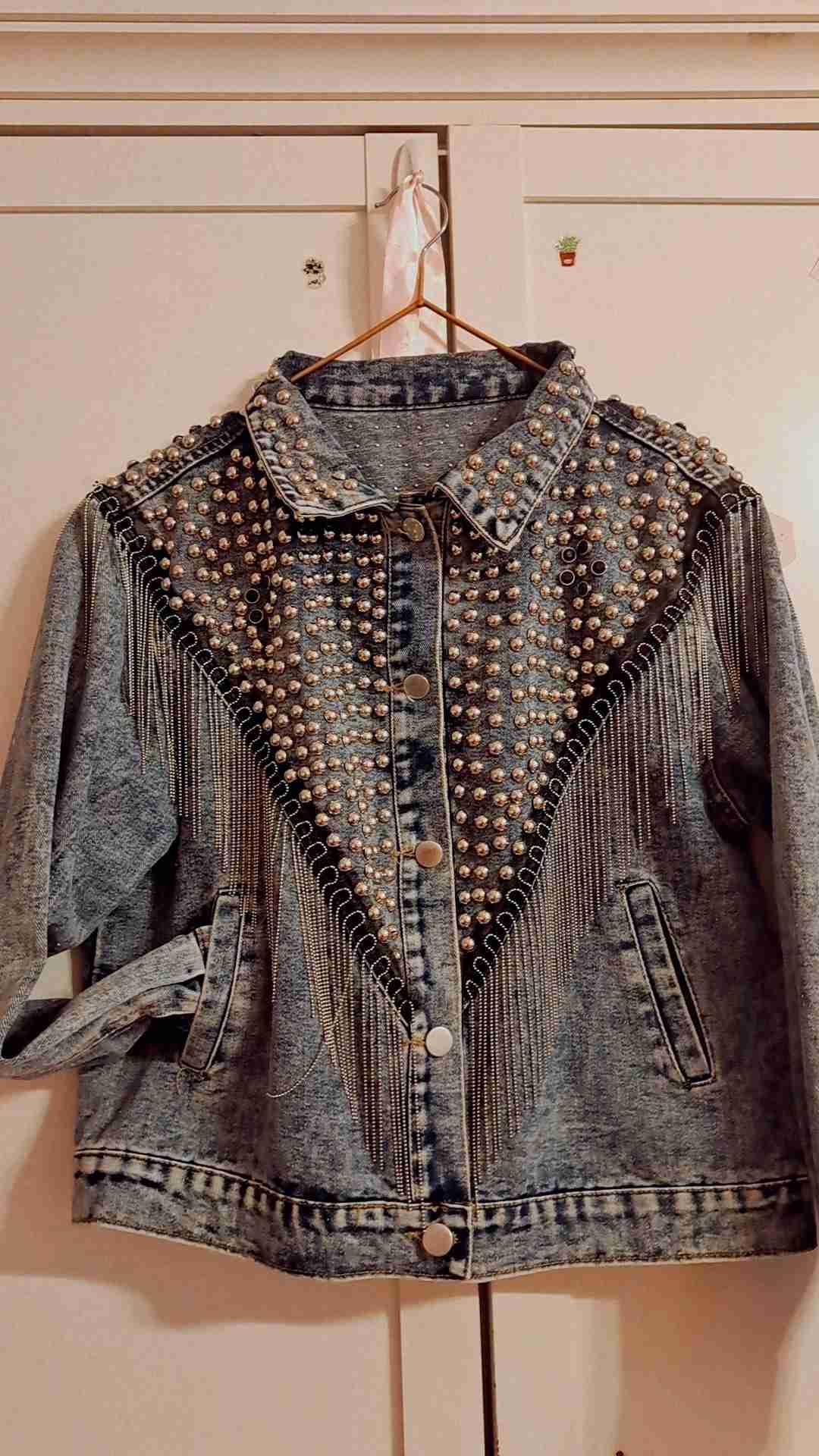 Chaqueta mezclilla con tachas - miniatura 1