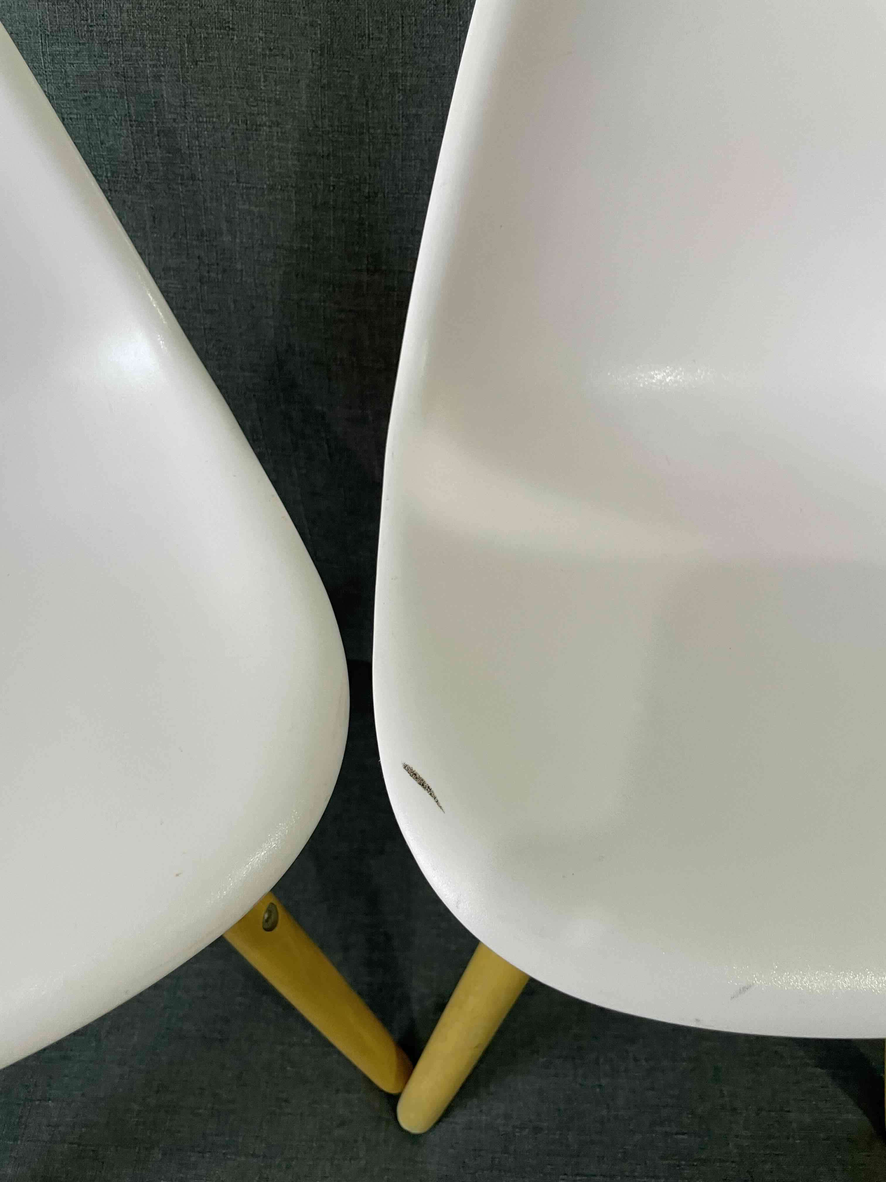 Sillas Eames rosadas claro - miniatura 3