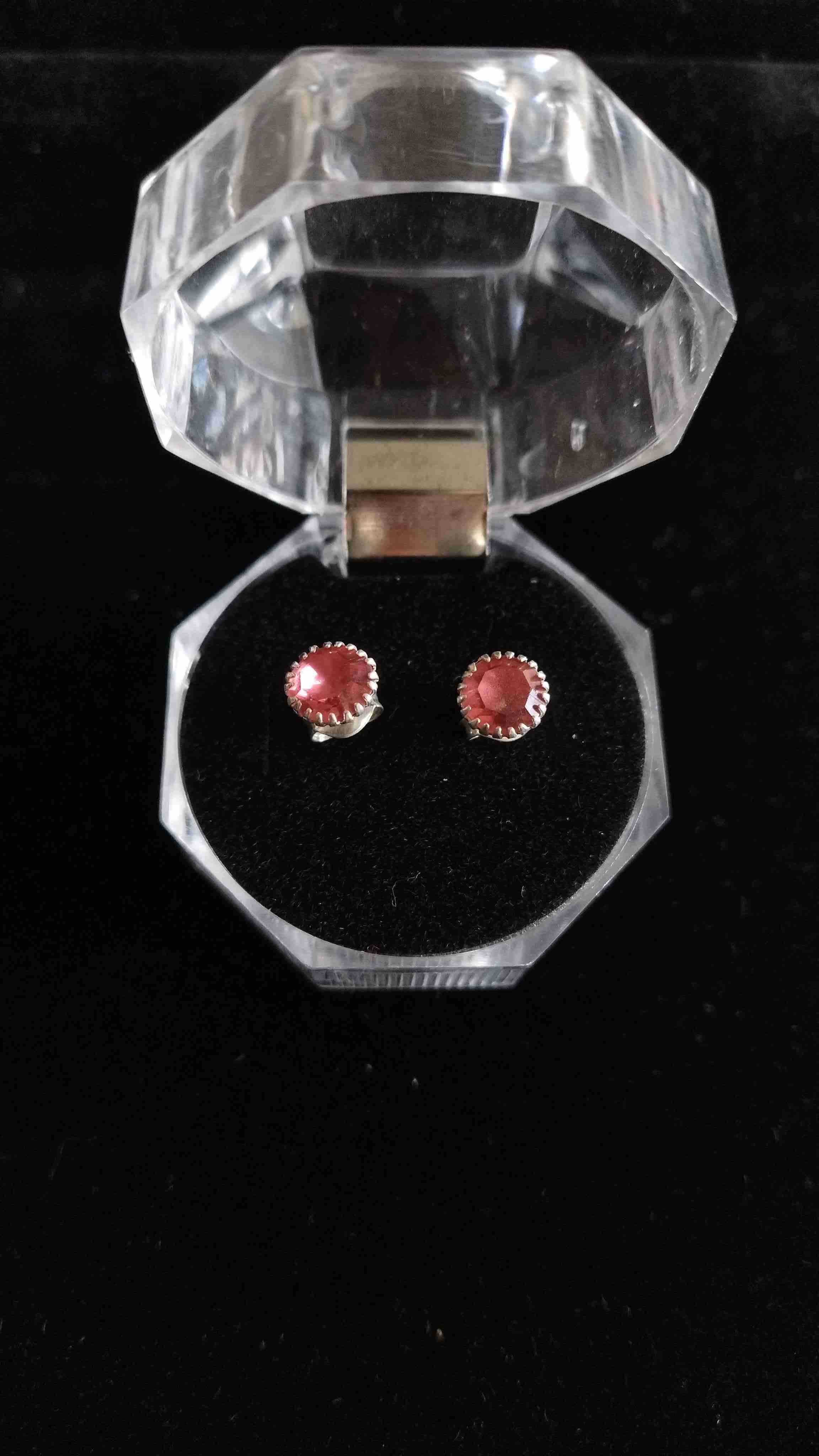 Aros de cristales rosados en estuche - miniatura 1