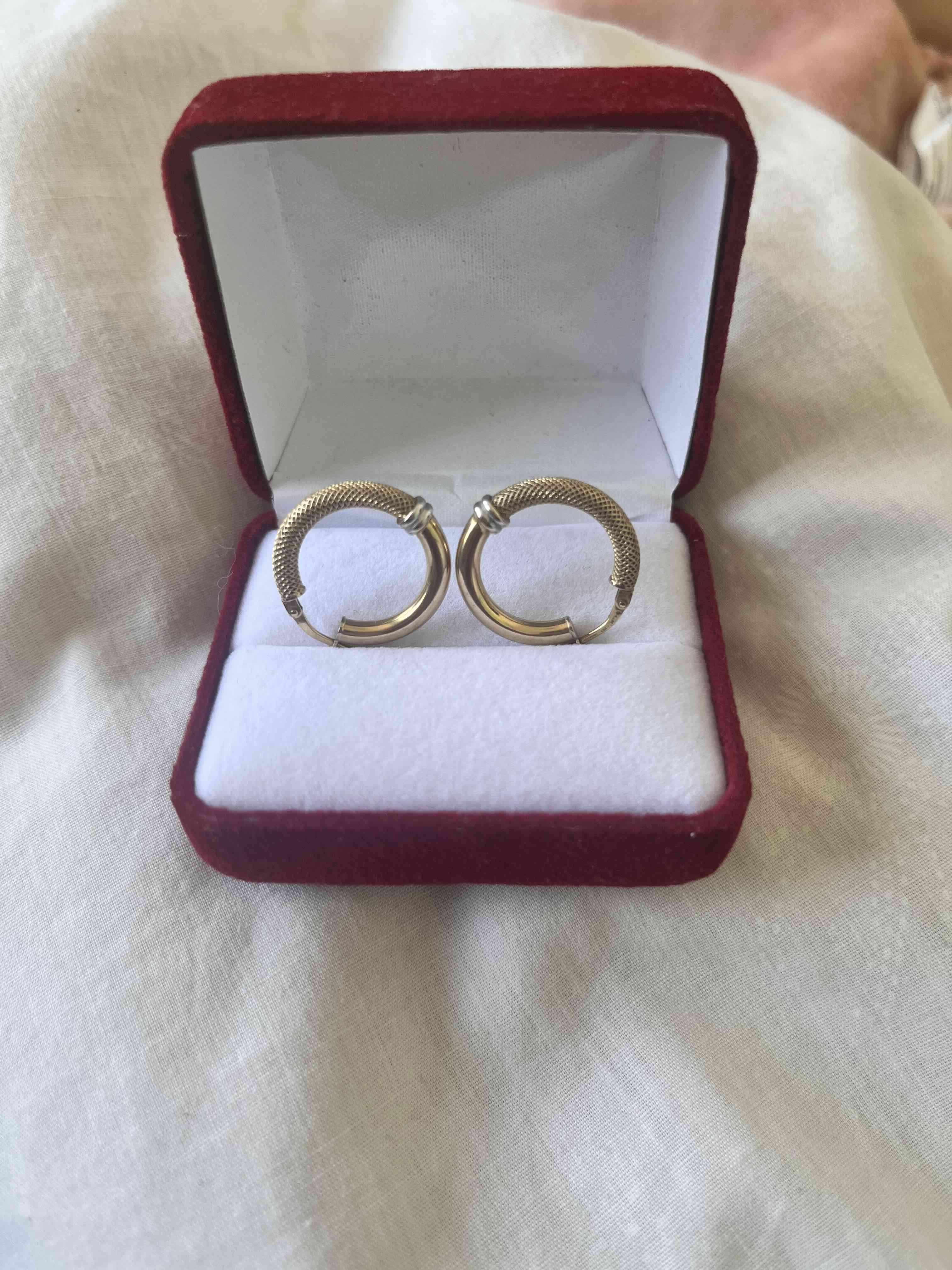 Aros de aro dorados en caja - miniatura 2