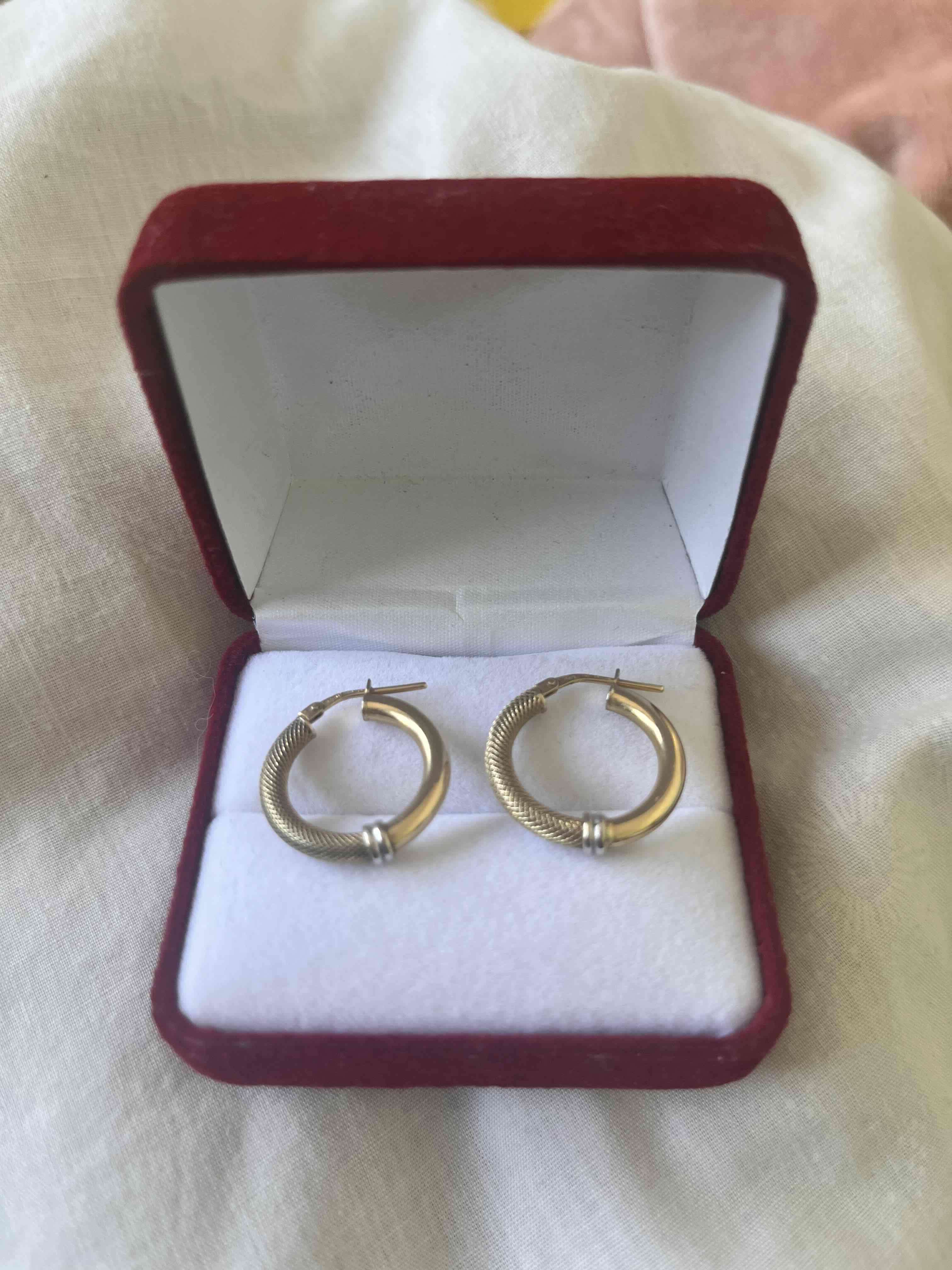 Aros de aro dorados en caja - miniatura 4